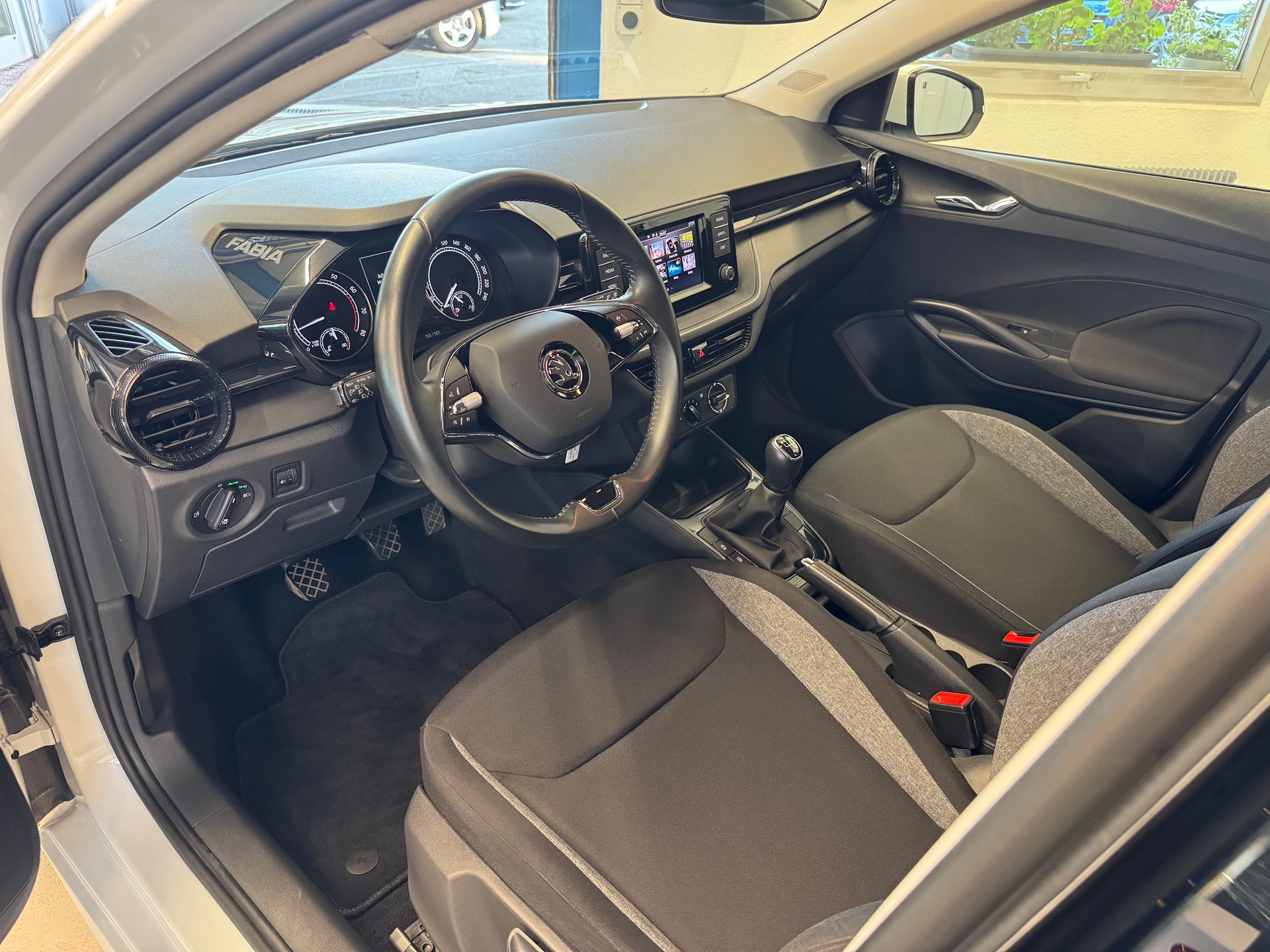 SKODA Fabia 1.0 MPI Active-image-6