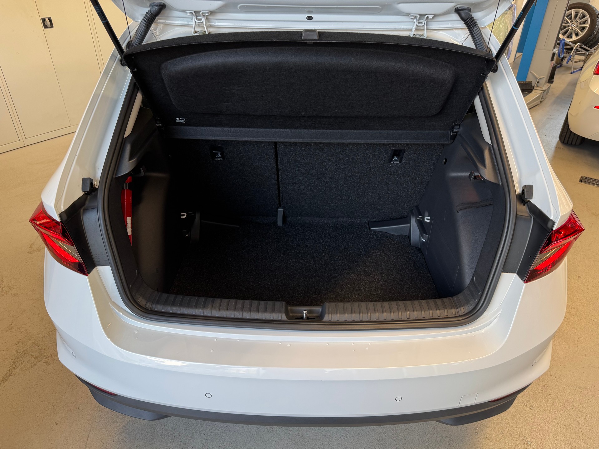 SKODA Fabia 1.0 MPI Active-image-12
