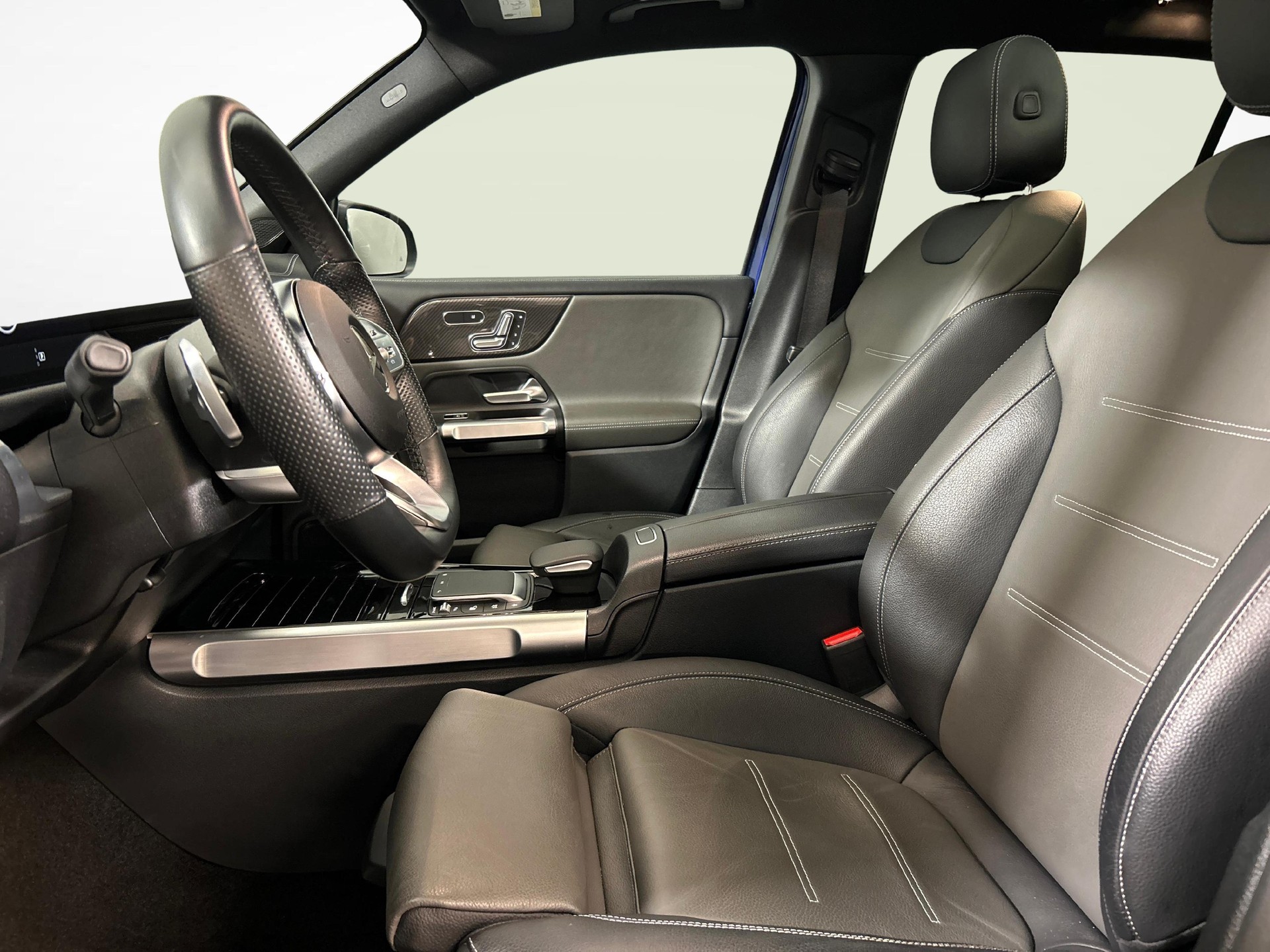 MERCEDES-BENZ GLB 250 AMG Line 4matic-showroom-element-2