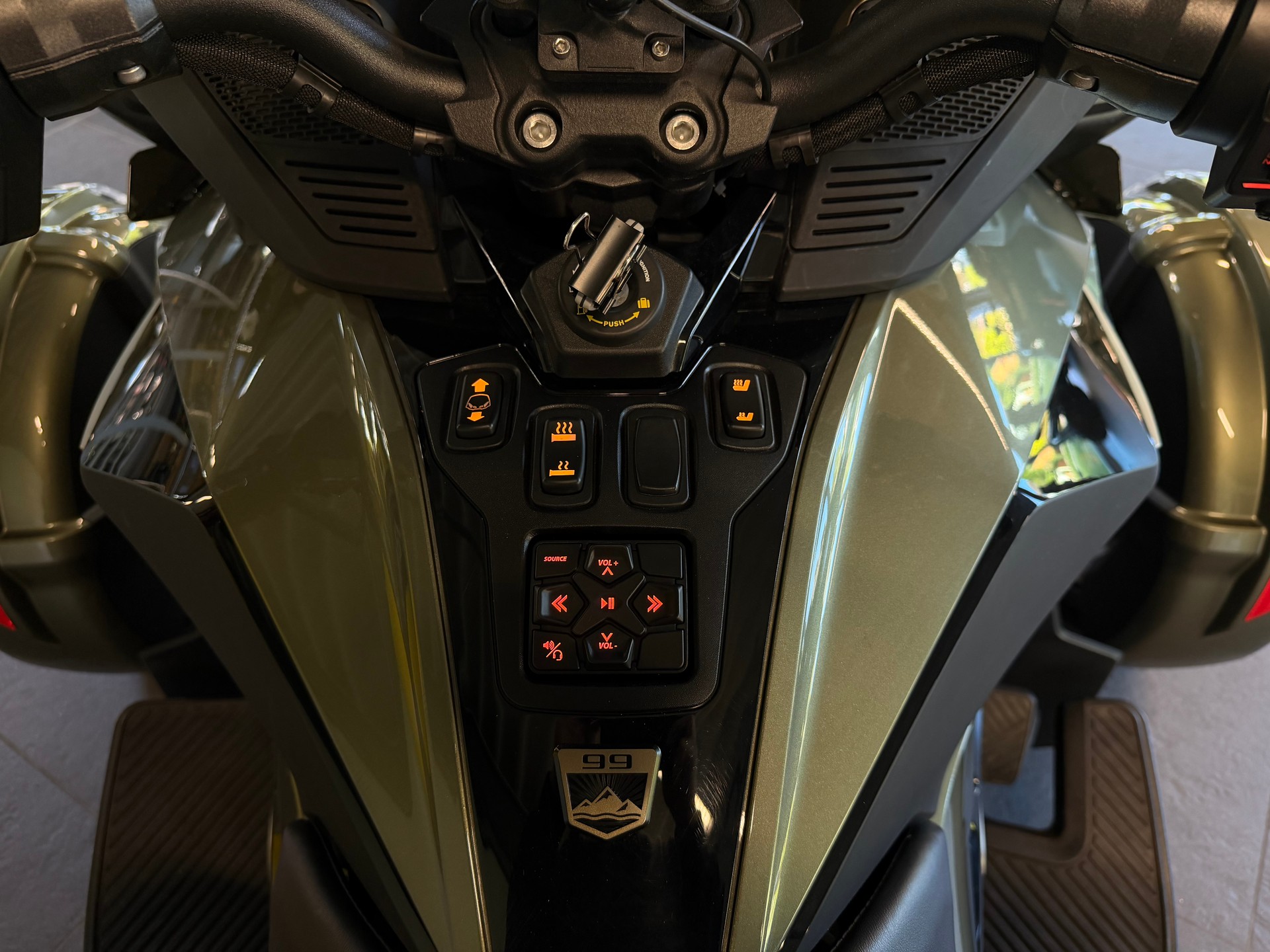 CAN-AM Spyder RT-LTD Sea Sky Edition SE6-image-3