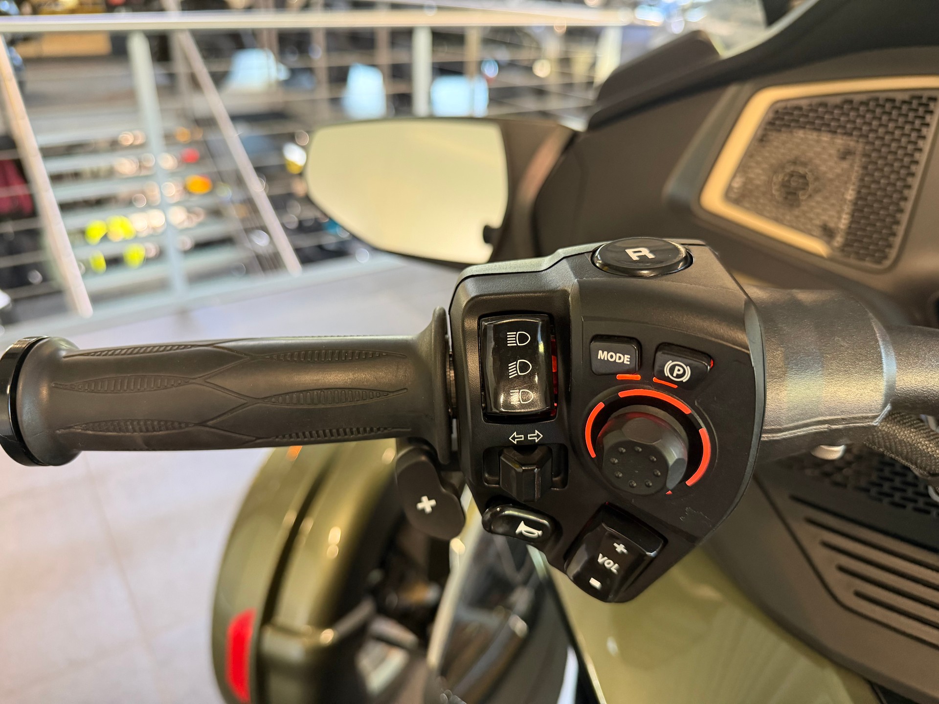 CAN-AM Spyder RT-LTD Sea Sky Edition SE6-image-5