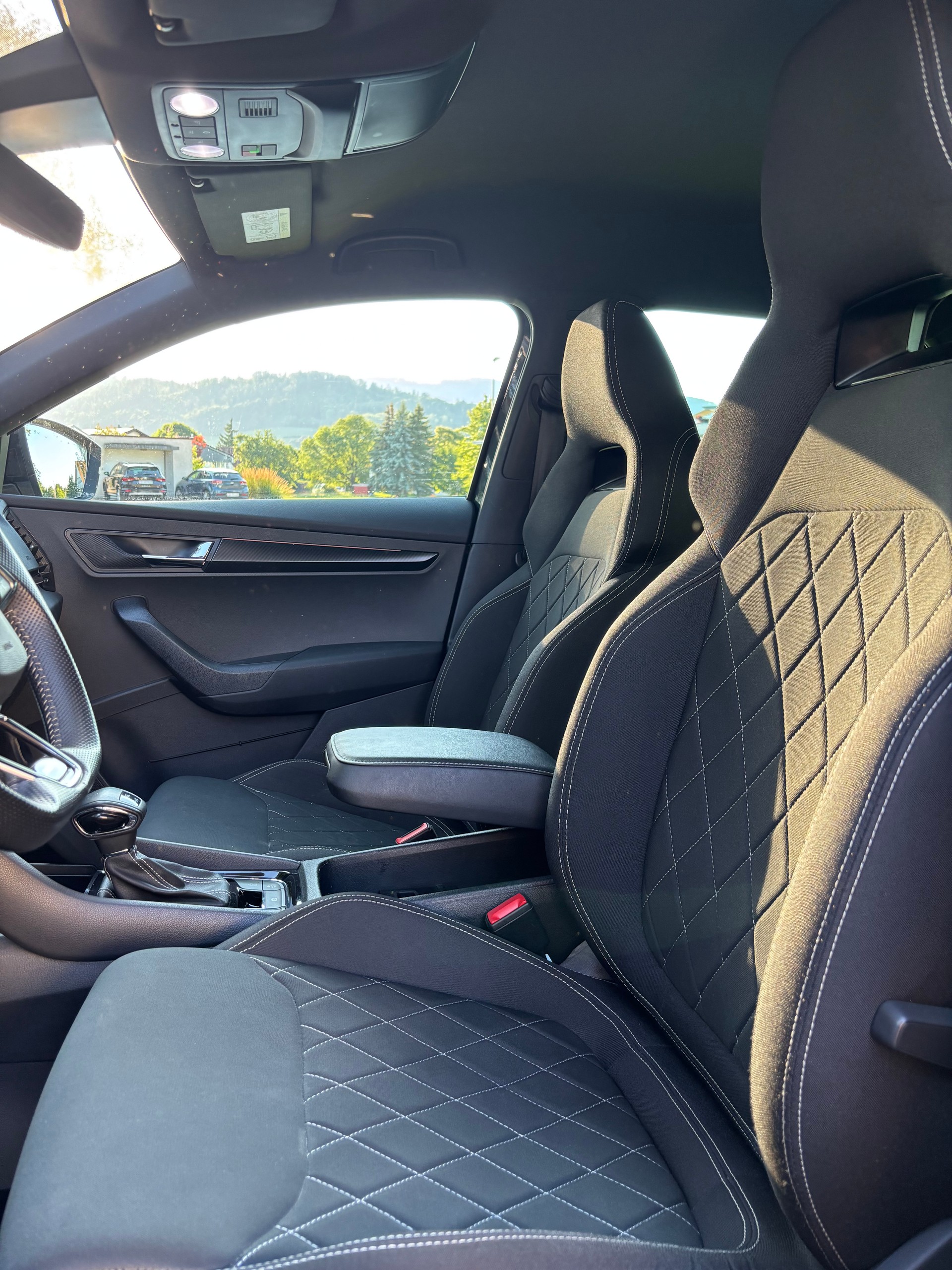 SKODA Karoq 2.0 TSI SportLine 4x4 DSG-image-13