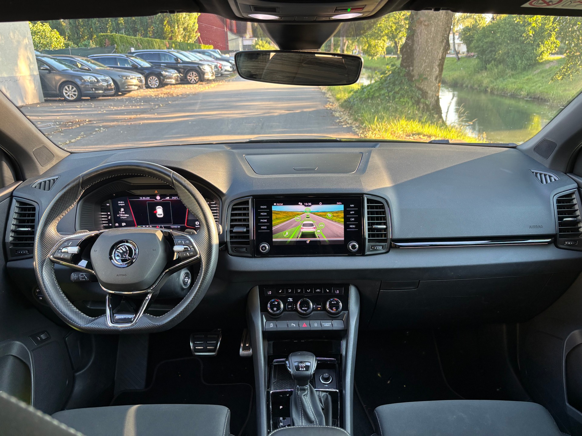 SKODA Karoq 2.0 TSI SportLine 4x4 DSG-image-12