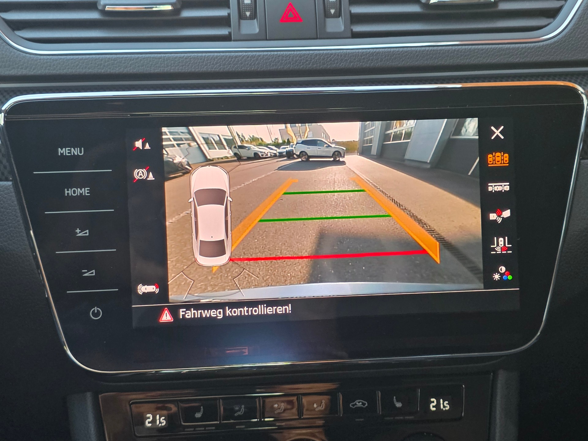 SKODA Superb 2.0 TDi SportLine+ 4x4 DSG ** VOLLAUSSTATTUNG -EL.AHK -APPLE CARPLAY -CANTON SOUND -ASSISTENZ PAKET -KEYLESS -PARK ASSIS.-image-14
