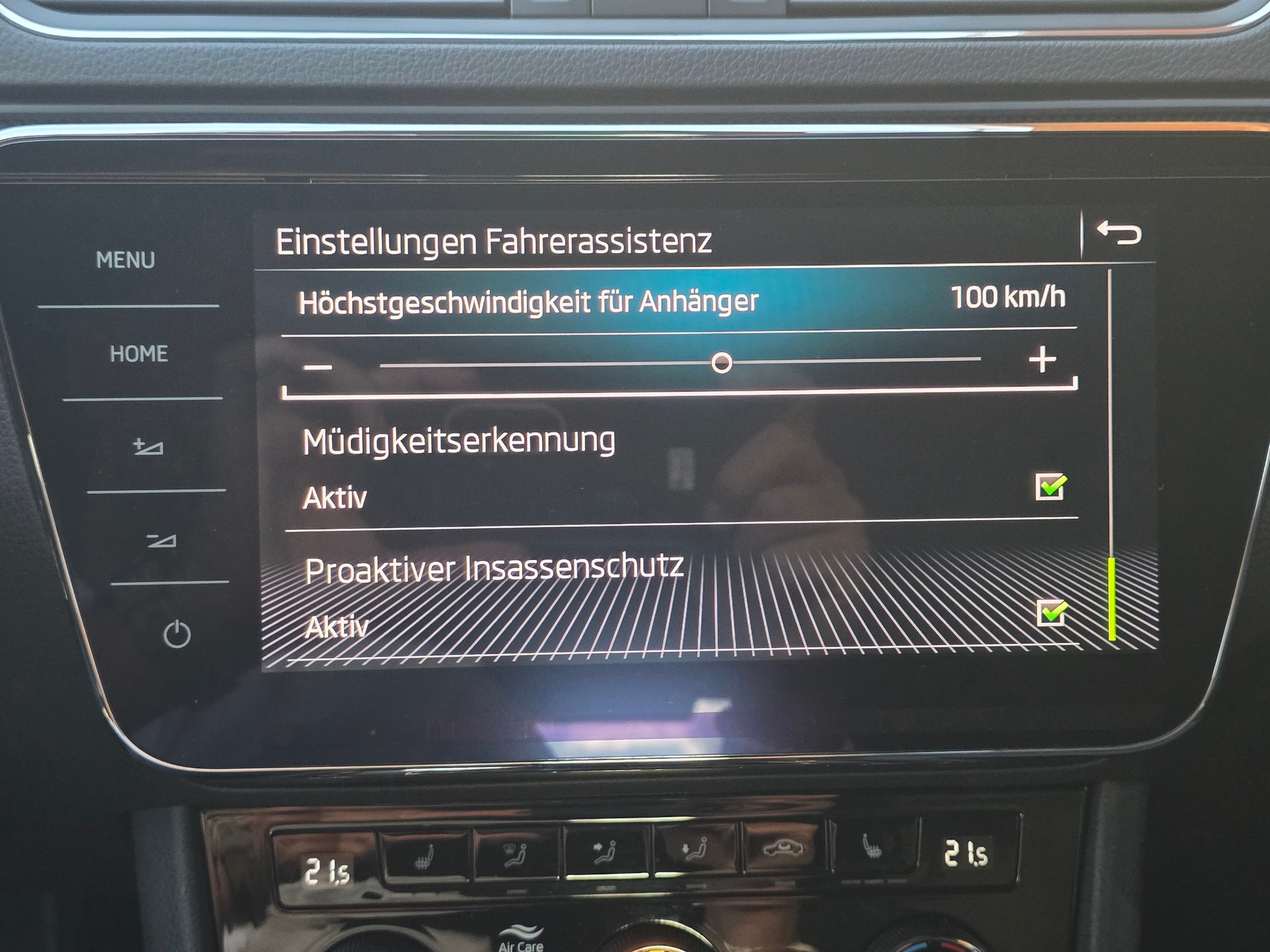 SKODA Superb 2.0 TDi SportLine+ 4x4 DSG ** VOLLAUSSTATTUNG -EL.AHK -APPLE CARPLAY -CANTON SOUND -ASSISTENZ PAKET -KEYLESS -PARK ASSIS.-image-21