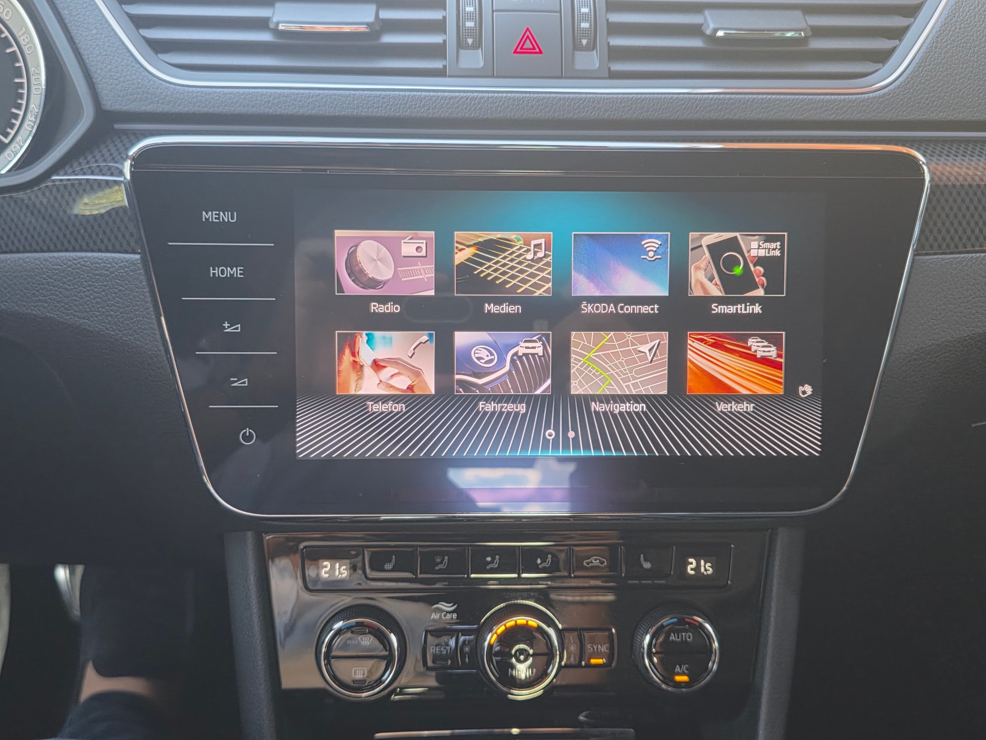 SKODA Superb 2.0 TDi SportLine+ 4x4 DSG ** VOLLAUSSTATTUNG -EL.AHK -APPLE CARPLAY -CANTON SOUND -ASSISTENZ PAKET -KEYLESS -PARK ASSIS.-image-24