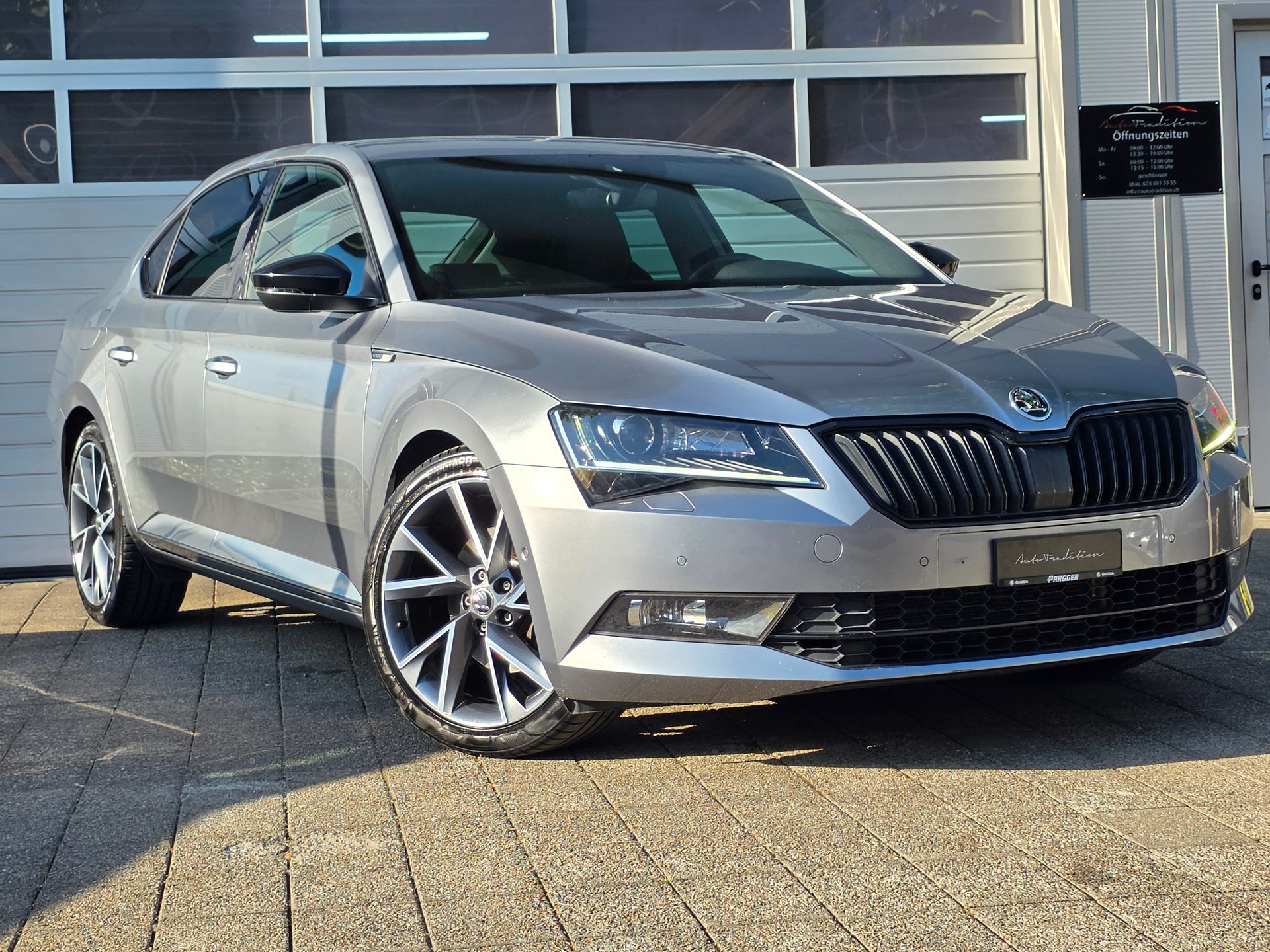 SKODA Superb 2.0 TDi SportLine+ 4x4 DSG ** VOLLAUSSTATTUNG -EL.AHK -APPLE CARPLAY -CANTON SOUND -ASSISTENZ PAKET -KEYLESS -PARK ASSIS.-showroom-element-3