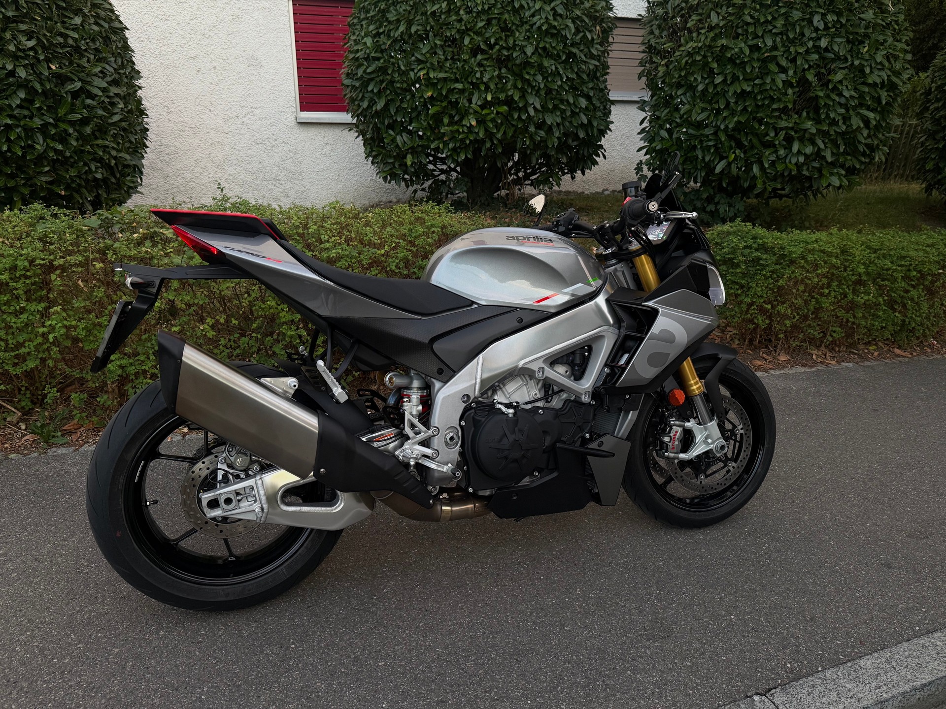 APRILIA Tuono V4 1100-image-15