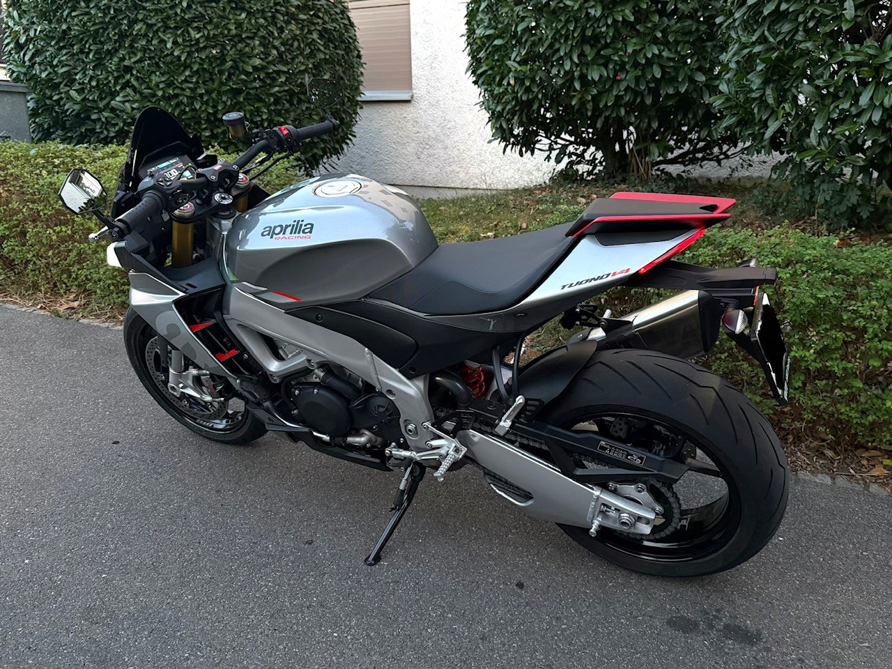 APRILIA Tuono V4 1100-image-1