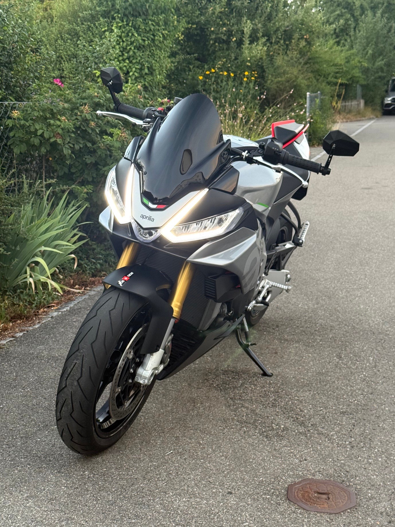 APRILIA Tuono V4 1100-image-4