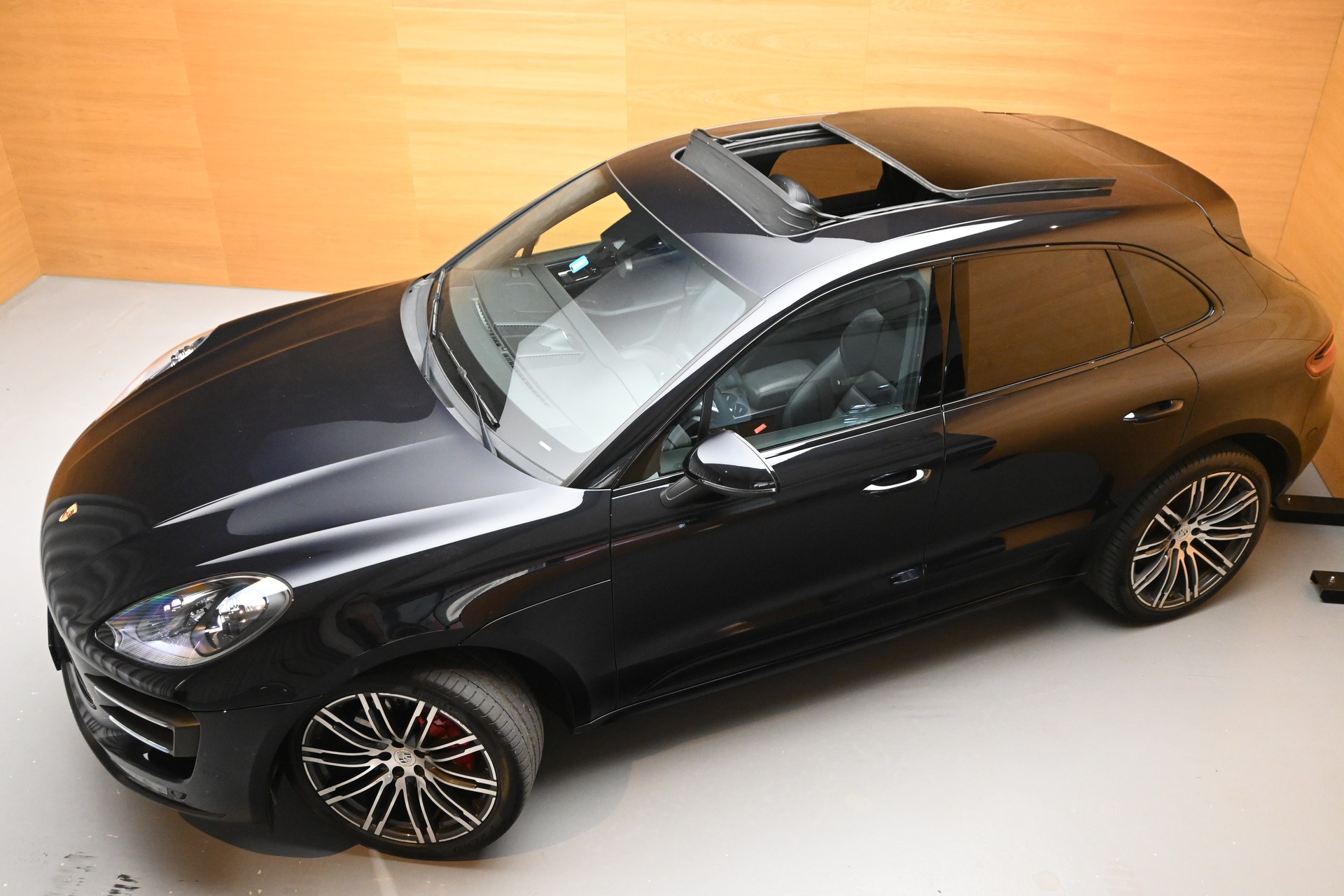 PORSCHE Macan 3.6 V6 Turbo-showroom-element-1