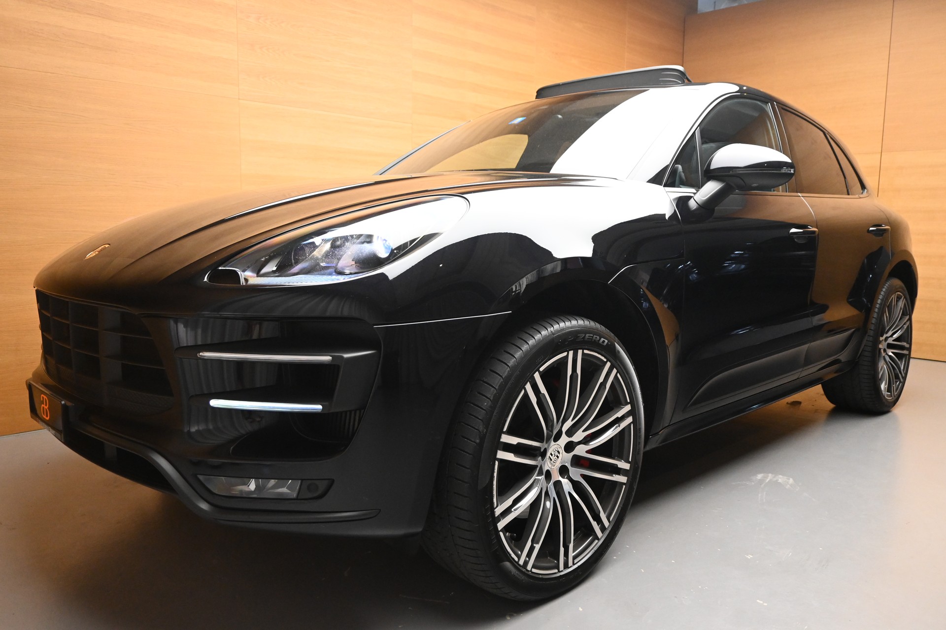PORSCHE Macan 3.6 V6 Turbo-showroom-element-2