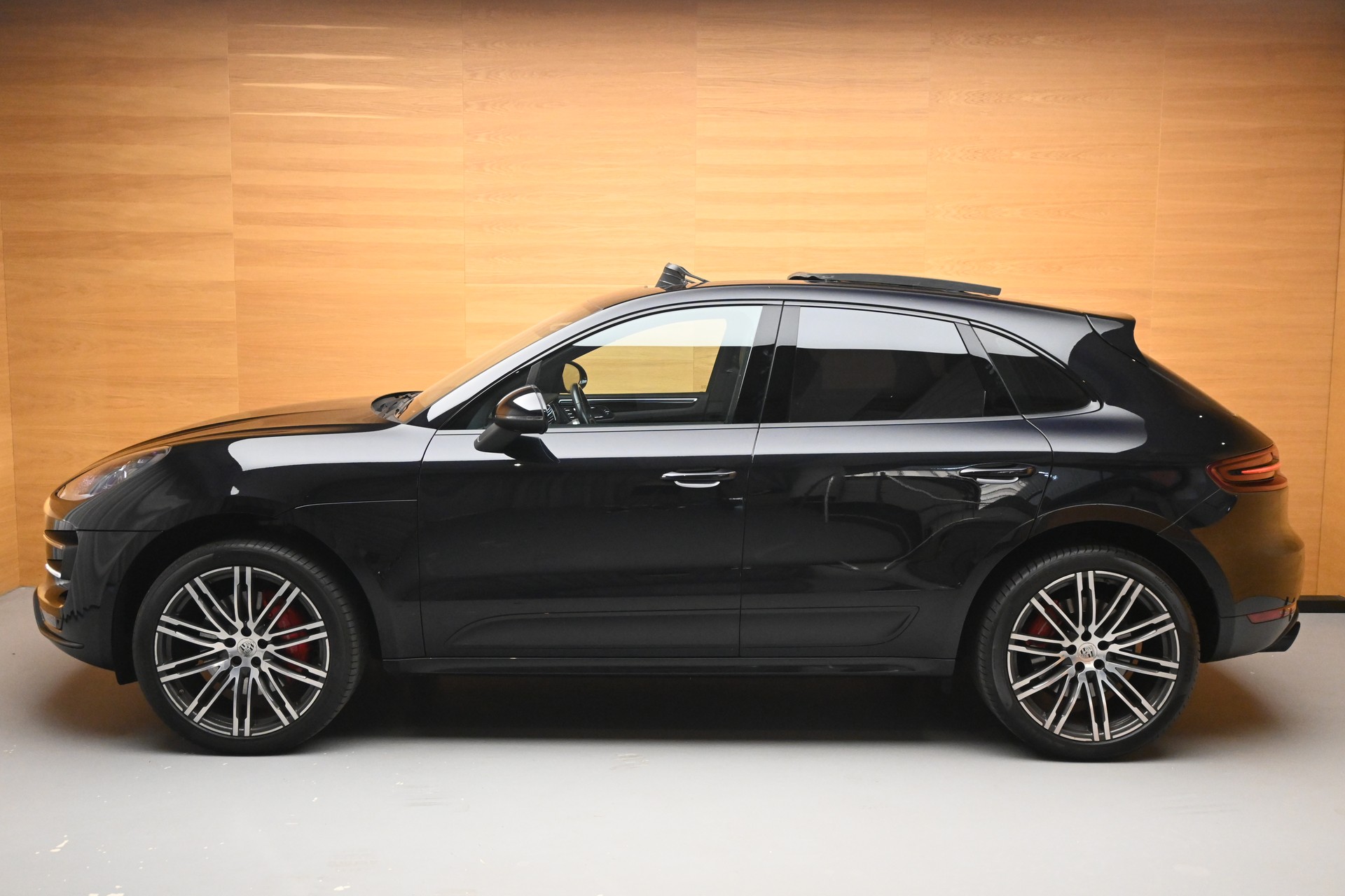 PORSCHE Macan 3.6 V6 Turbo-showroom-element-3