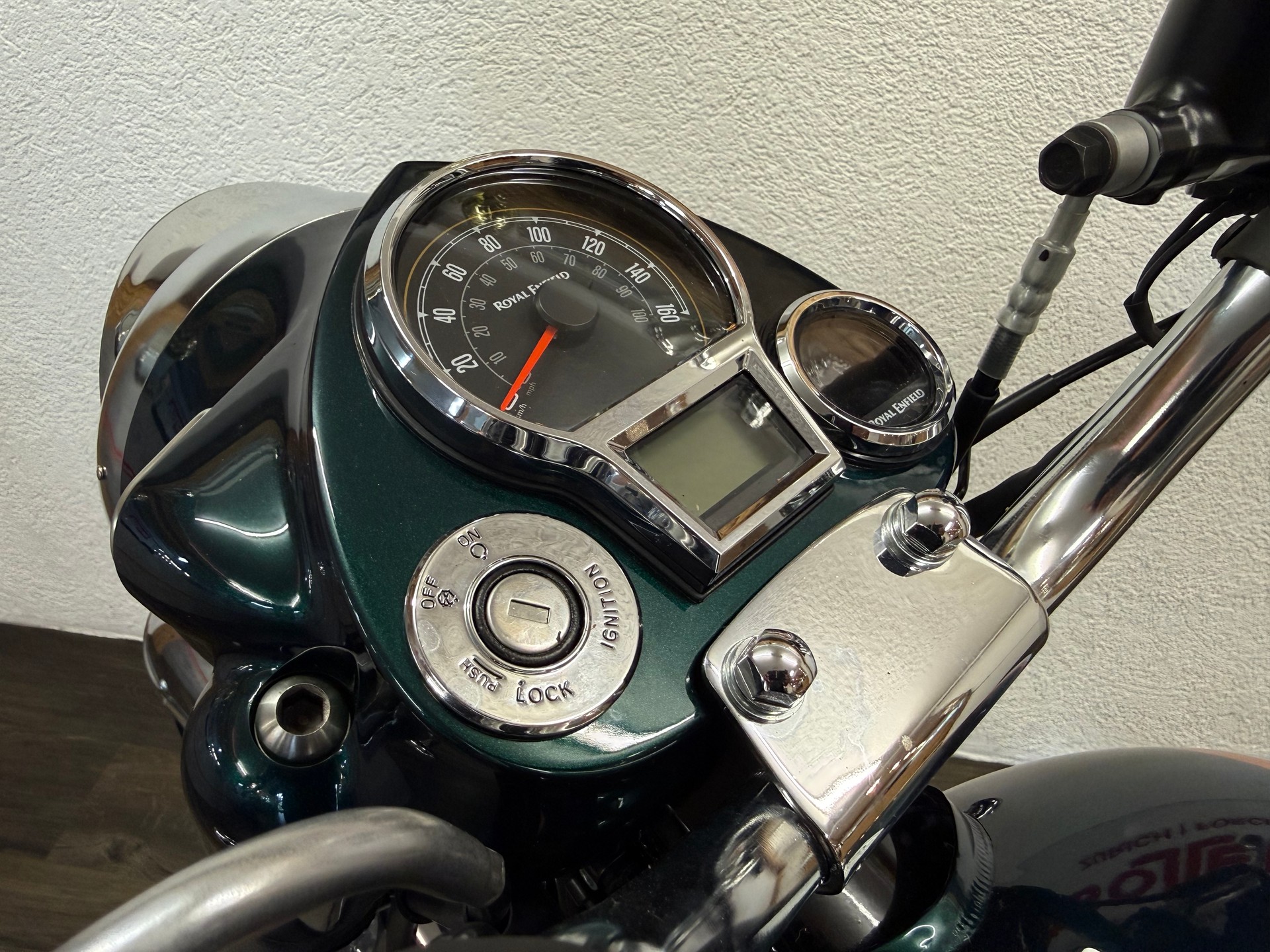 ROYAL ENFIELD Classic 350 Base-image-4