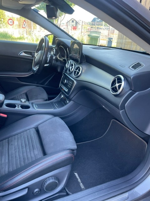 MERCEDES-BENZ CLA 200d AMG Line 7G-DCT-image-27