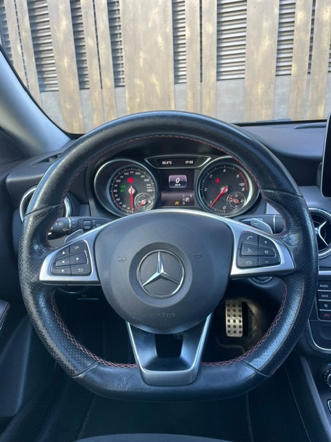 MERCEDES-BENZ CLA 200d AMG Line 7G-DCT-image-22
