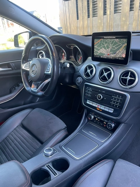 MERCEDES-BENZ CLA 200d AMG Line 7G-DCT-image-25