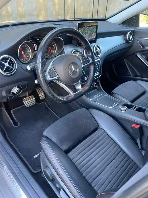 MERCEDES-BENZ CLA 200d AMG Line 7G-DCT-image-16