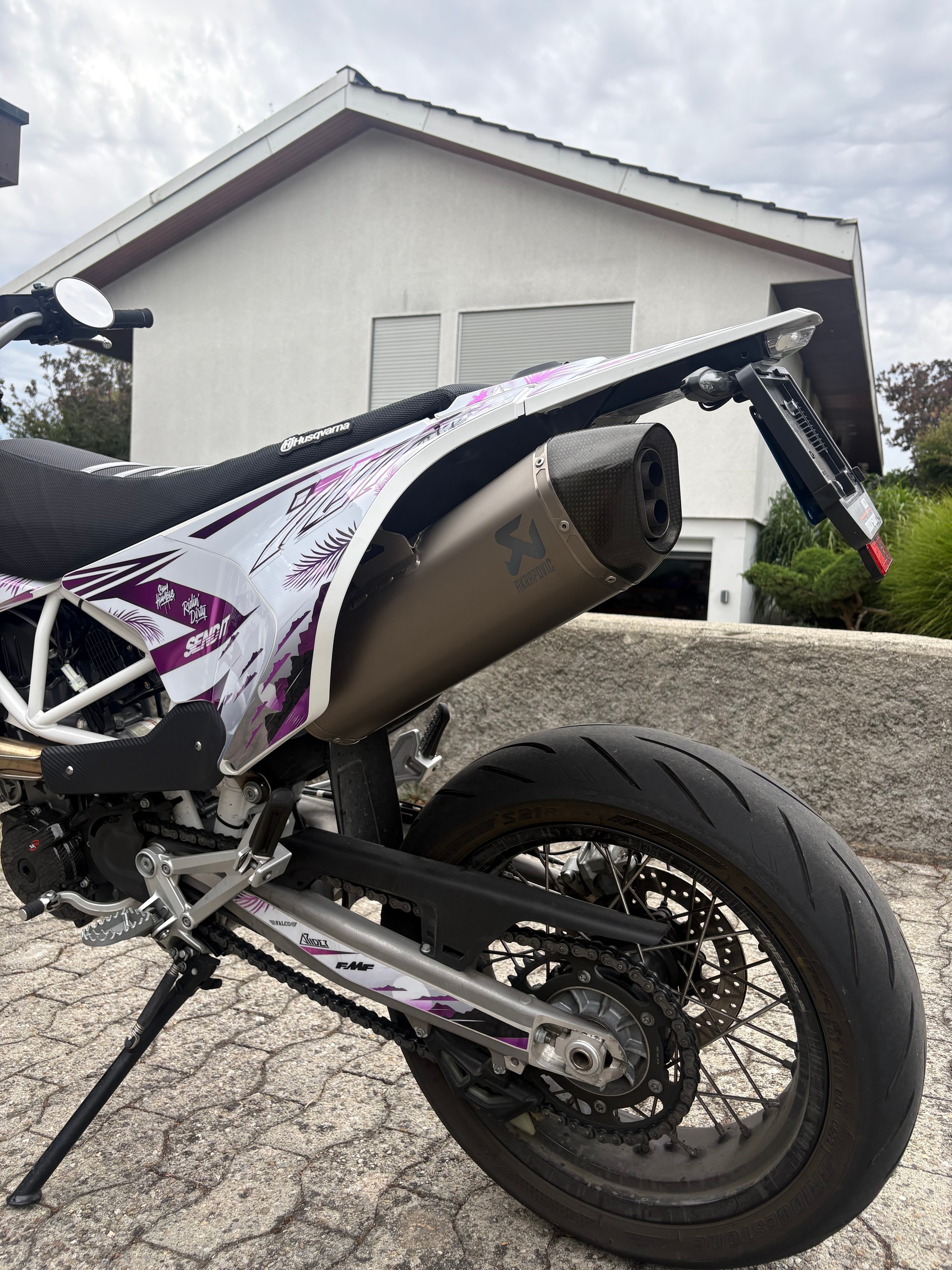 HUSQVARNA 701 Supermoto-image-4