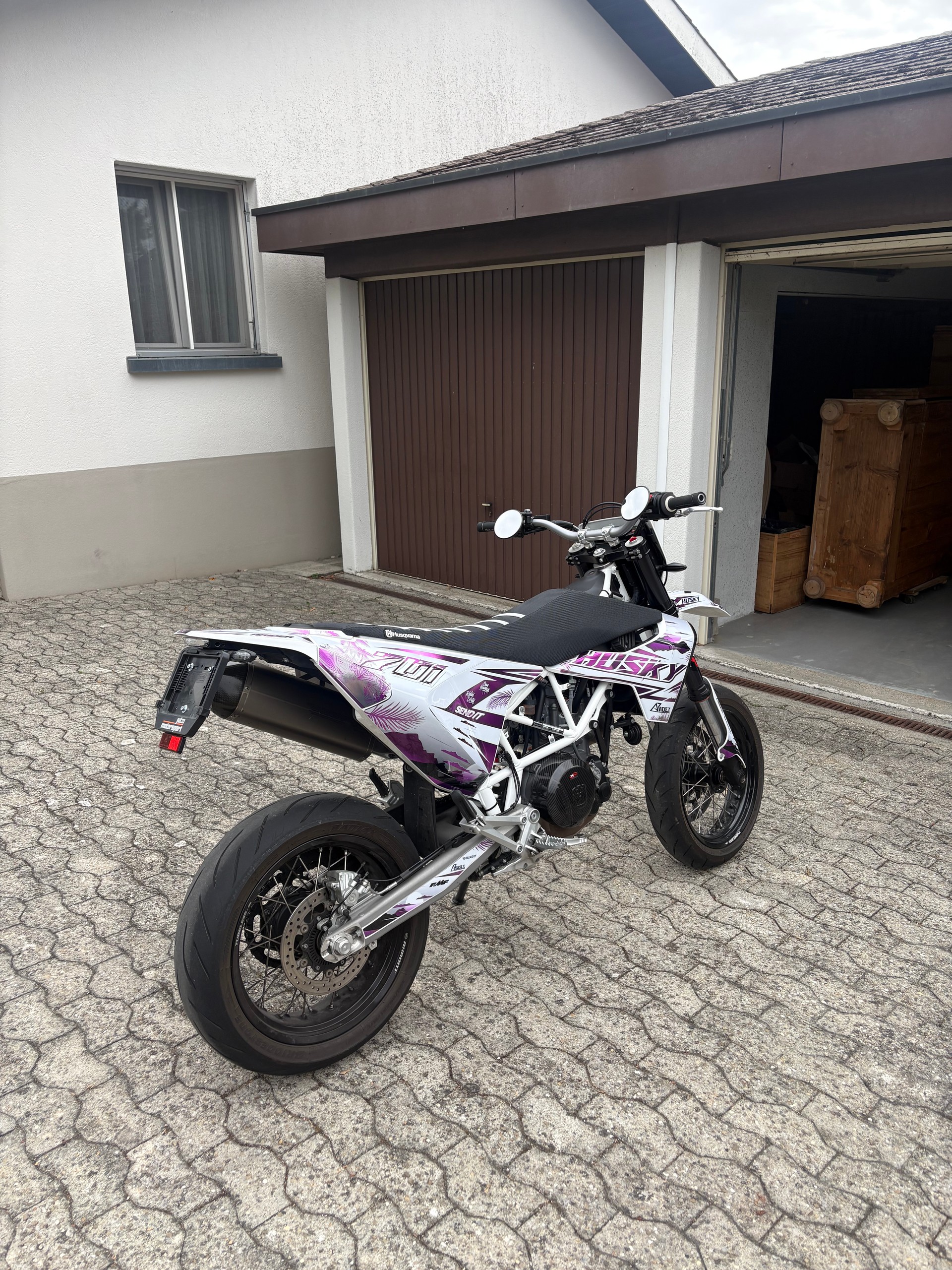 HUSQVARNA 701 Supermoto-image-2