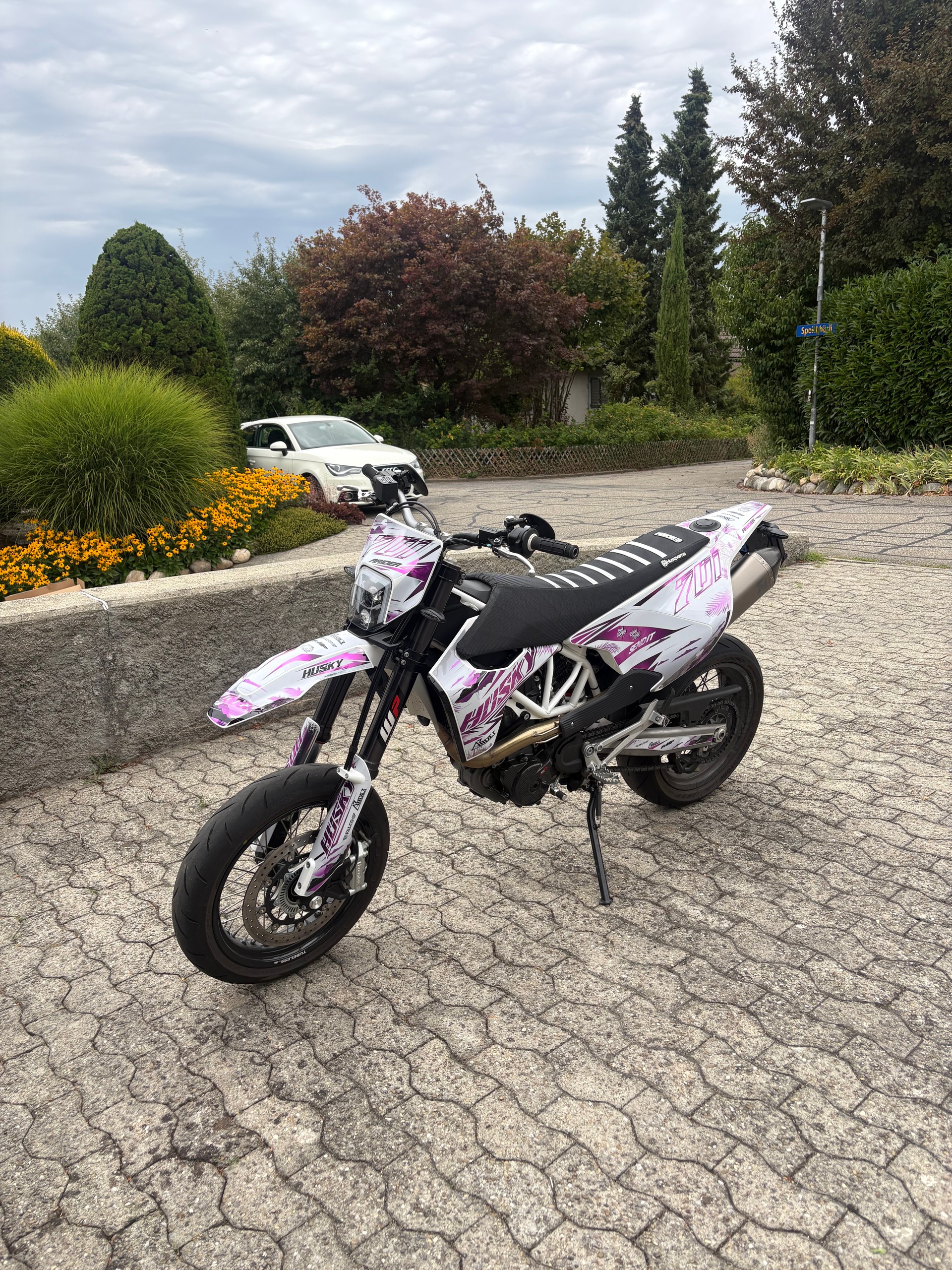 HUSQVARNA 701 Supermoto-image-1