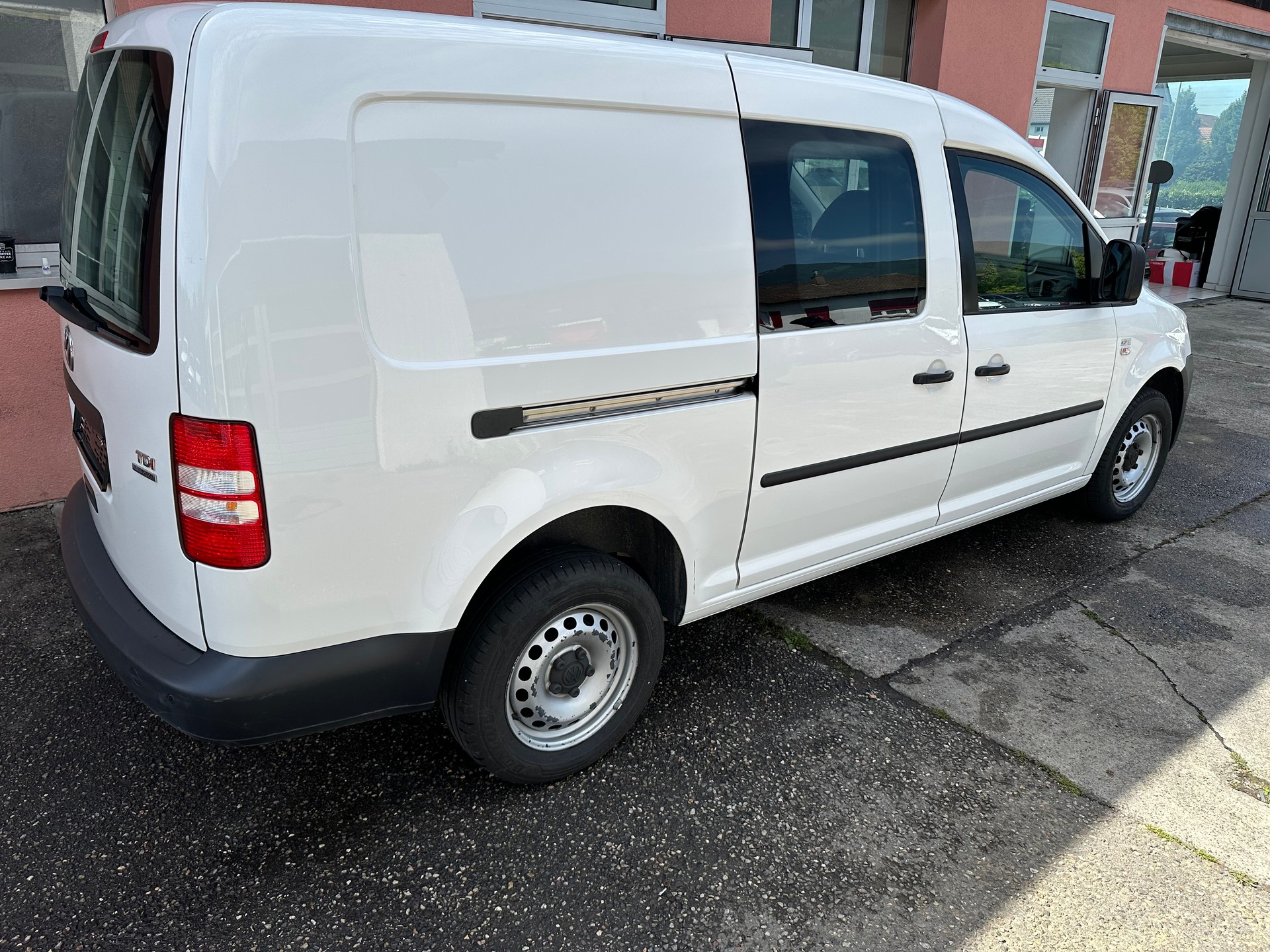 VW MAXI-image-2