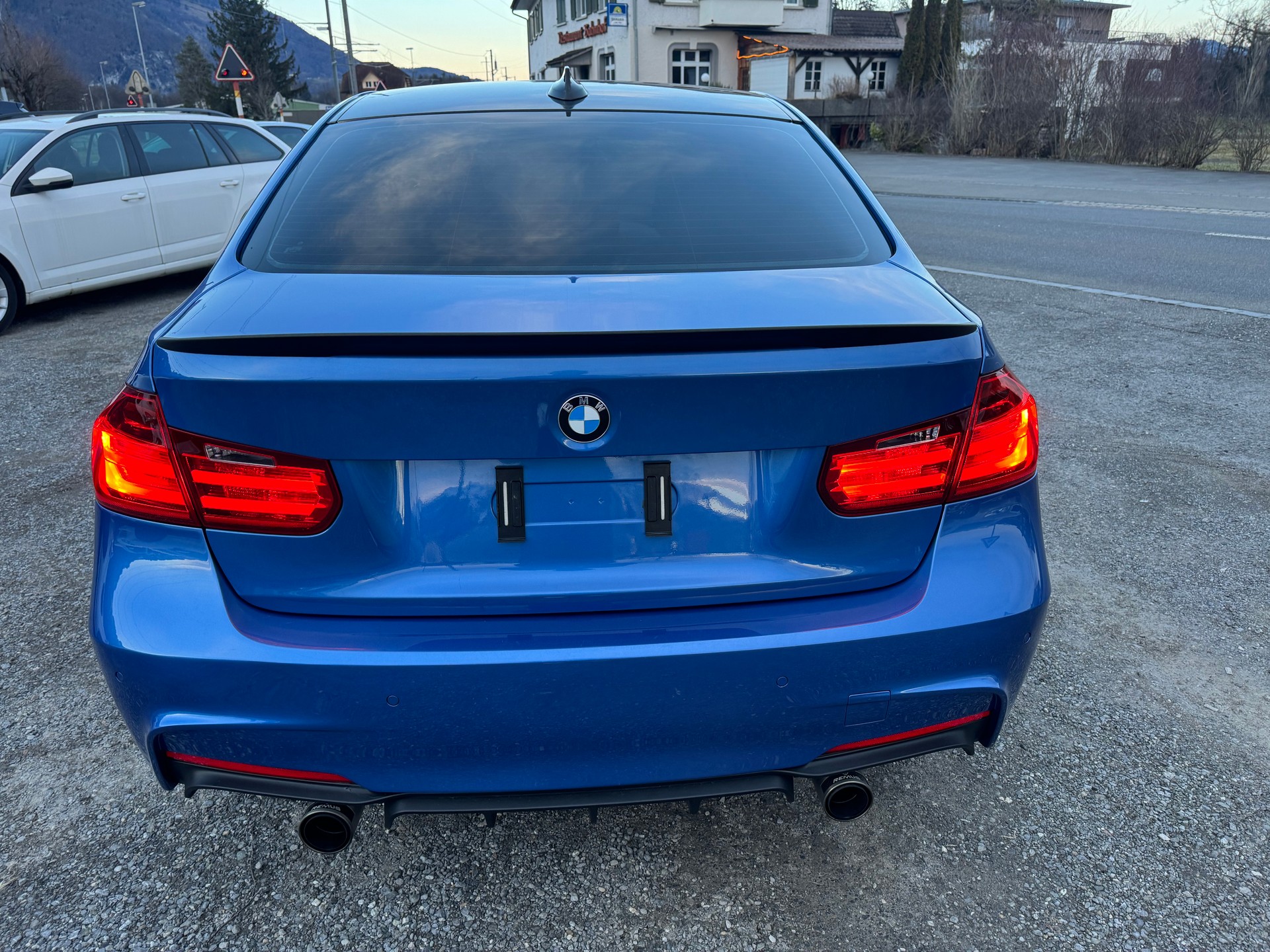 BMW 335i Modern Line Steptronic-image-3