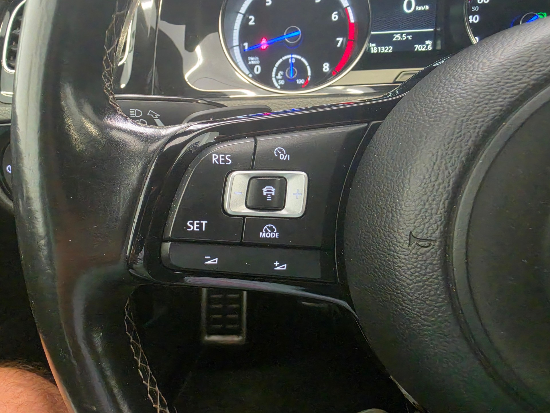 VW Golf Variant 2.0 TSI R 4 Motion DSG-image-12