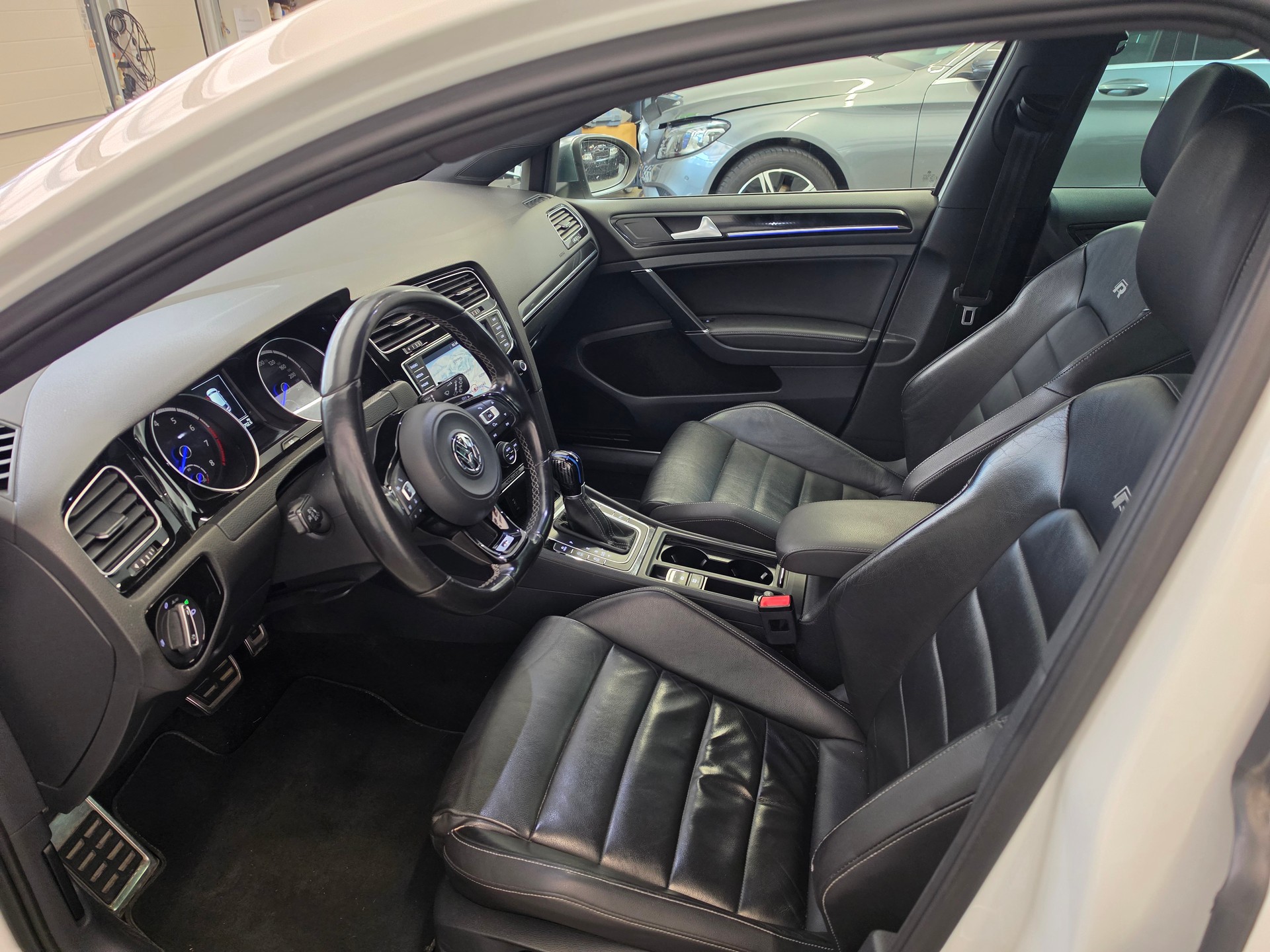 VW Golf Variant 2.0 TSI R 4 Motion DSG-showroom-element-3