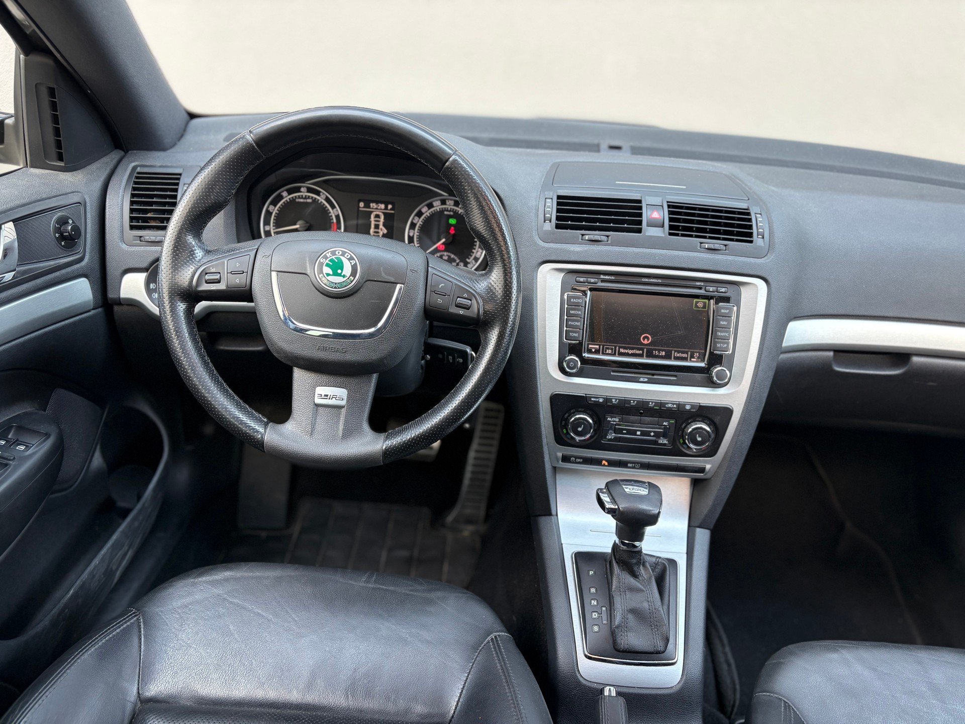 SKODA Octavia Combi 2.0 TSI RS DSG Frisch ab MFK und Service-image-11