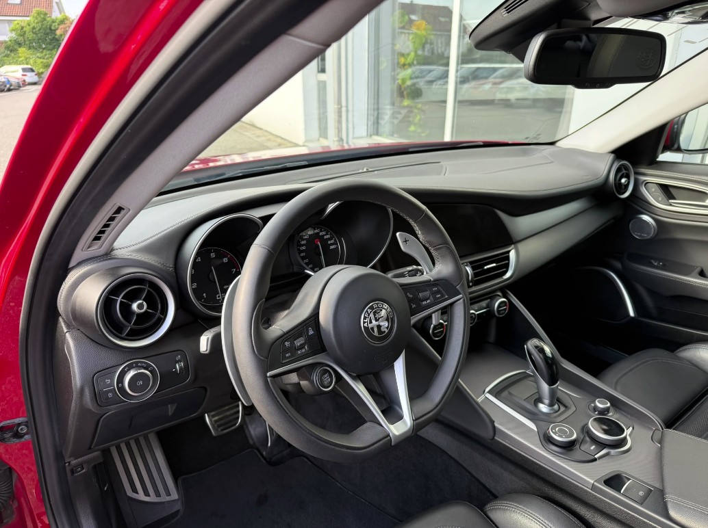 ALFA ROMEO Giulia 2.0 Veloce 280PS Q4 Sky-image-9