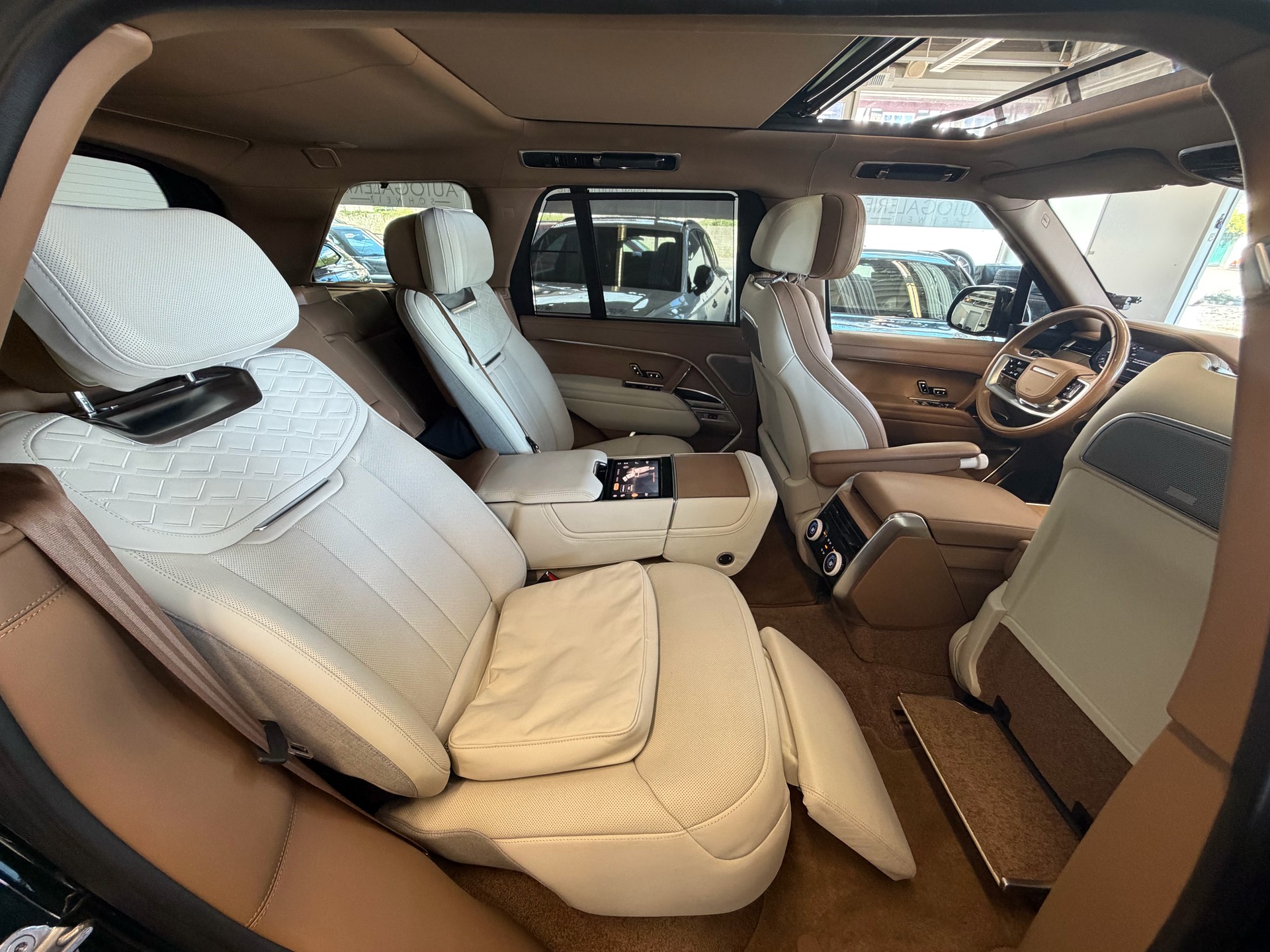 LAND ROVER Range Rover P510e Si6 PHEV *SV* | CH | British Racing | SV Serenity Caraway | Wenge Mosaik | AHK | NP: 245K |-image-36
