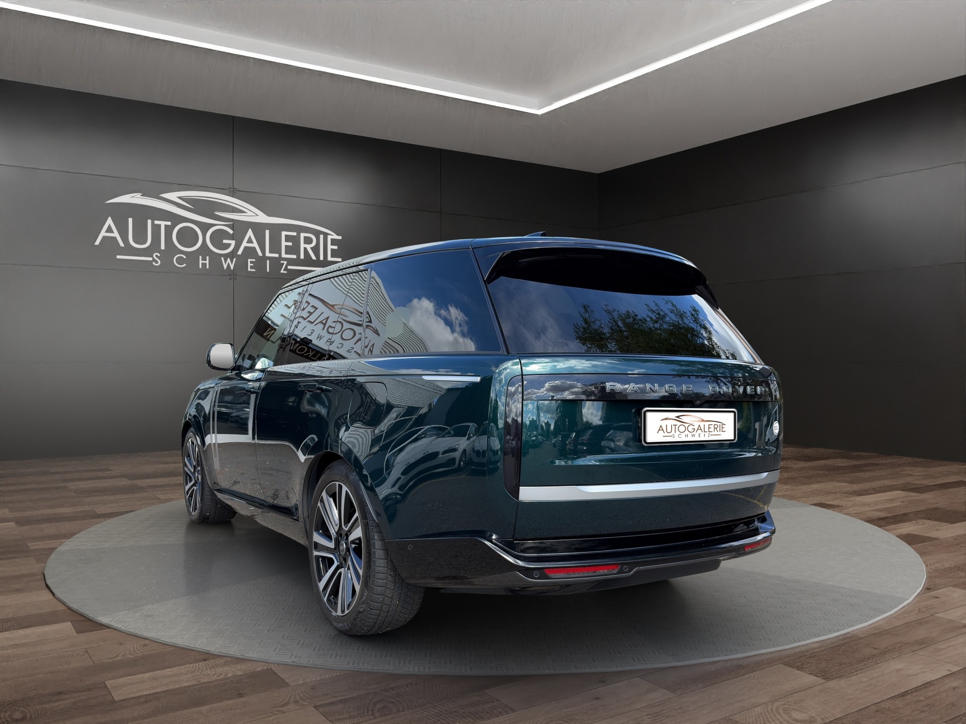 LAND ROVER Range Rover P510e Si6 PHEV *SV* | CH | British Racing | SV Serenity Caraway | Wenge Mosaik | AHK | NP: 245K |-showroom-element-2