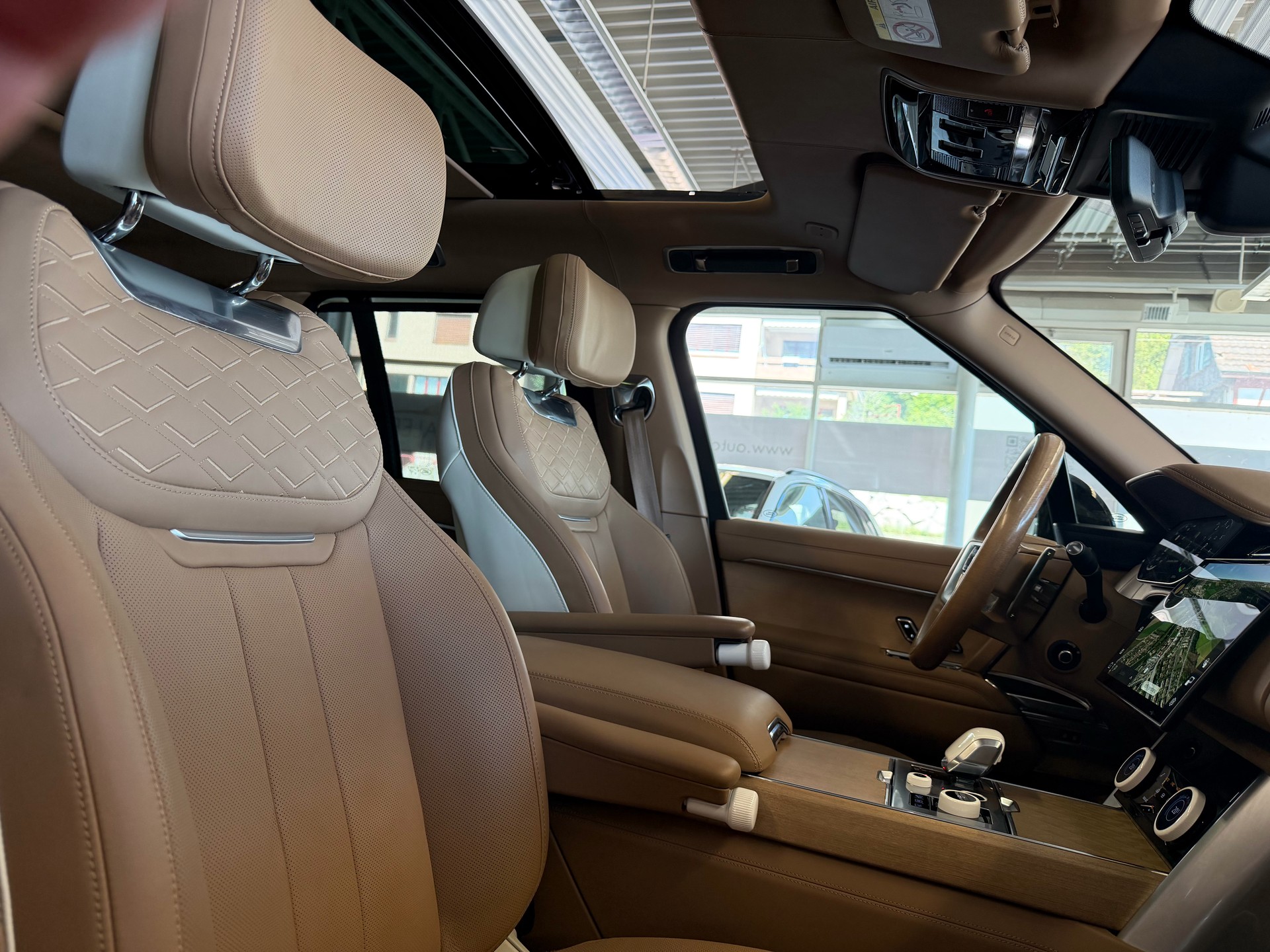 LAND ROVER Range Rover P510e Si6 PHEV *SV* | CH | British Racing | SV Serenity Caraway | Wenge Mosaik | AHK | NP: 245K |-image-39