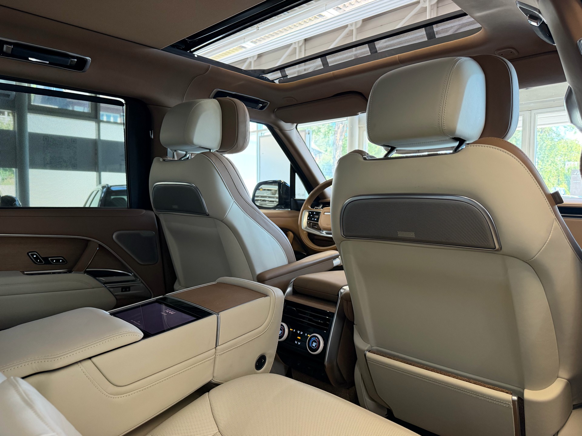LAND ROVER Range Rover P510e Si6 PHEV *SV* | CH | British Racing | SV Serenity Caraway | Wenge Mosaik | AHK | NP: 245K |-image-33