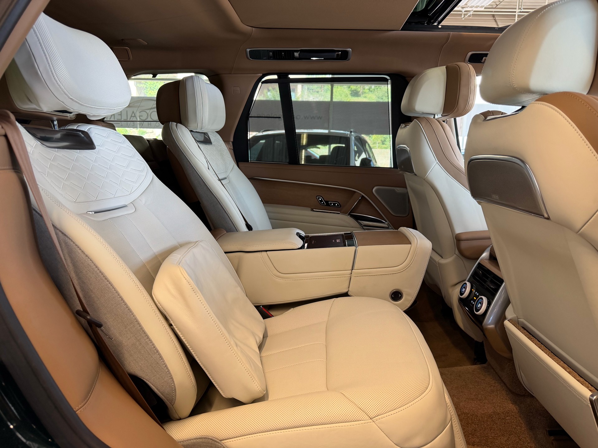 LAND ROVER Range Rover P510e Si6 PHEV *SV* | CH | British Racing | SV Serenity Caraway | Wenge Mosaik | AHK | NP: 245K |-image-34