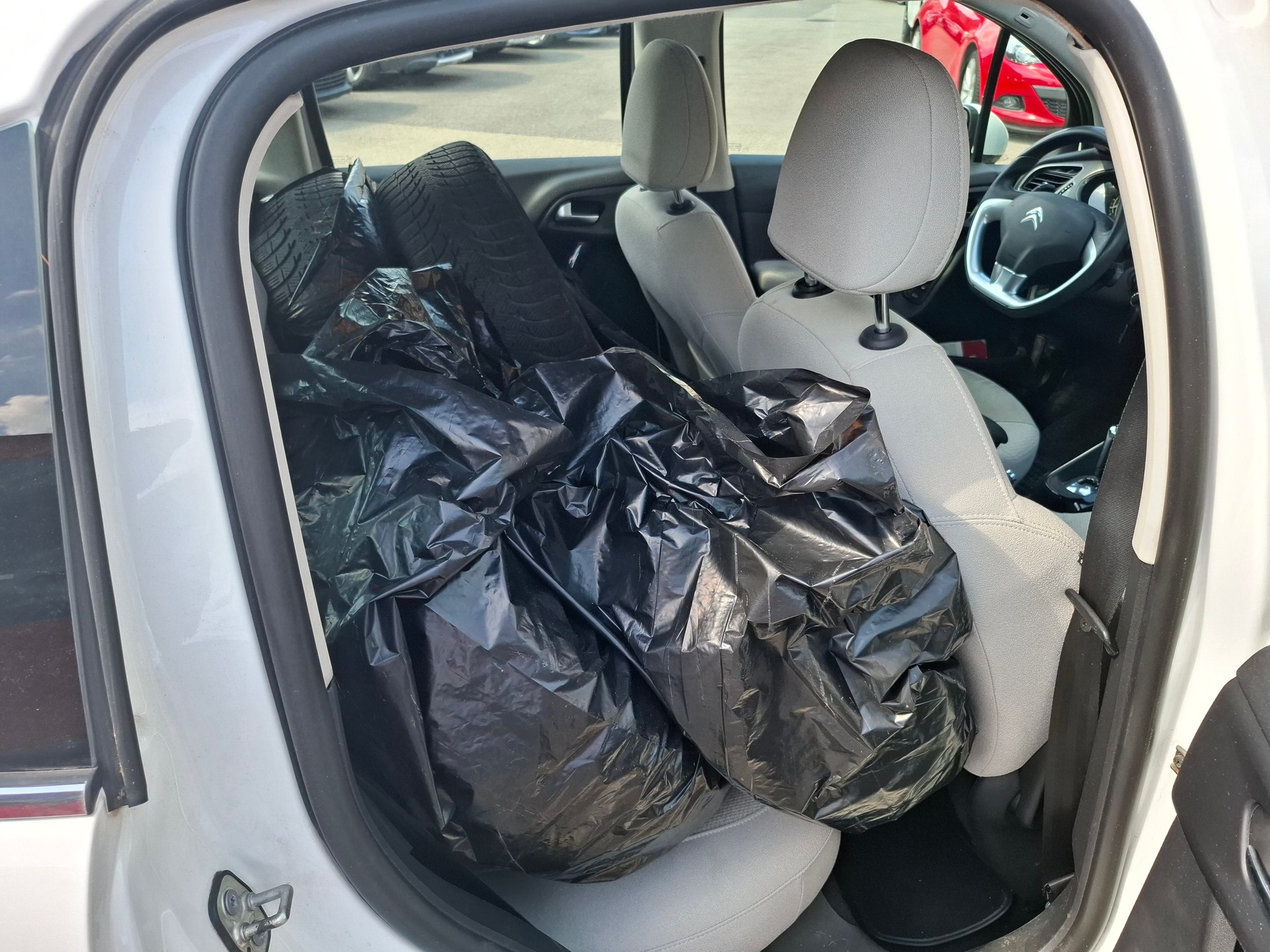 CITROEN C3 1.6 16V e-HDi Exclusive EGS6-image-8