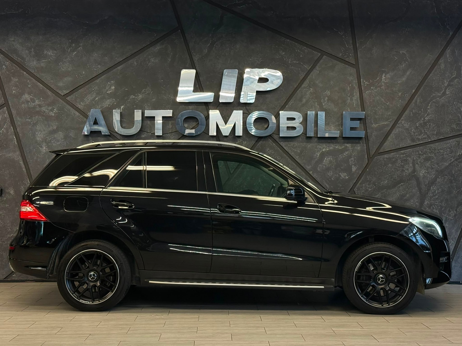 MERCEDES-BENZ ML 350 BlueTEC 4Matic 7G-Tronic-showroom-element-3