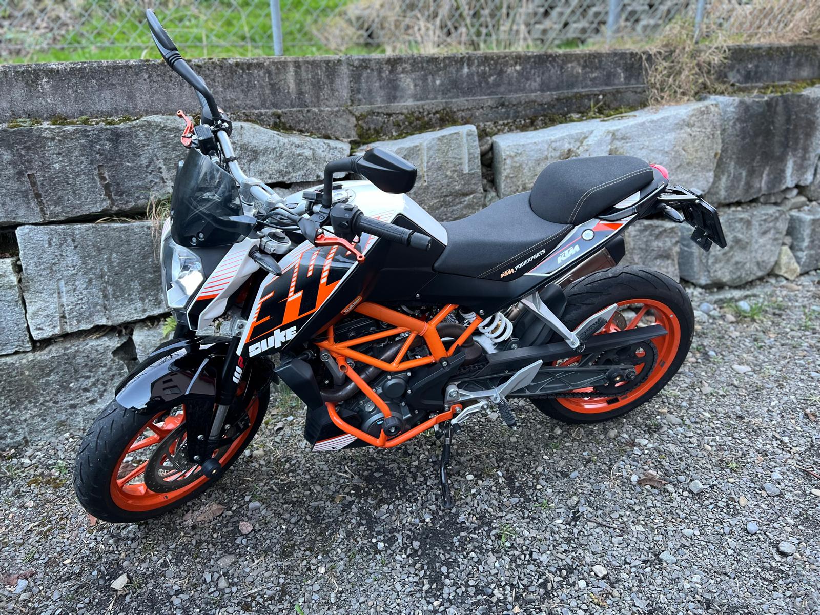 KTM 390 Duke ABS mit Remus Auspuff und beheizten Griffen-image-6