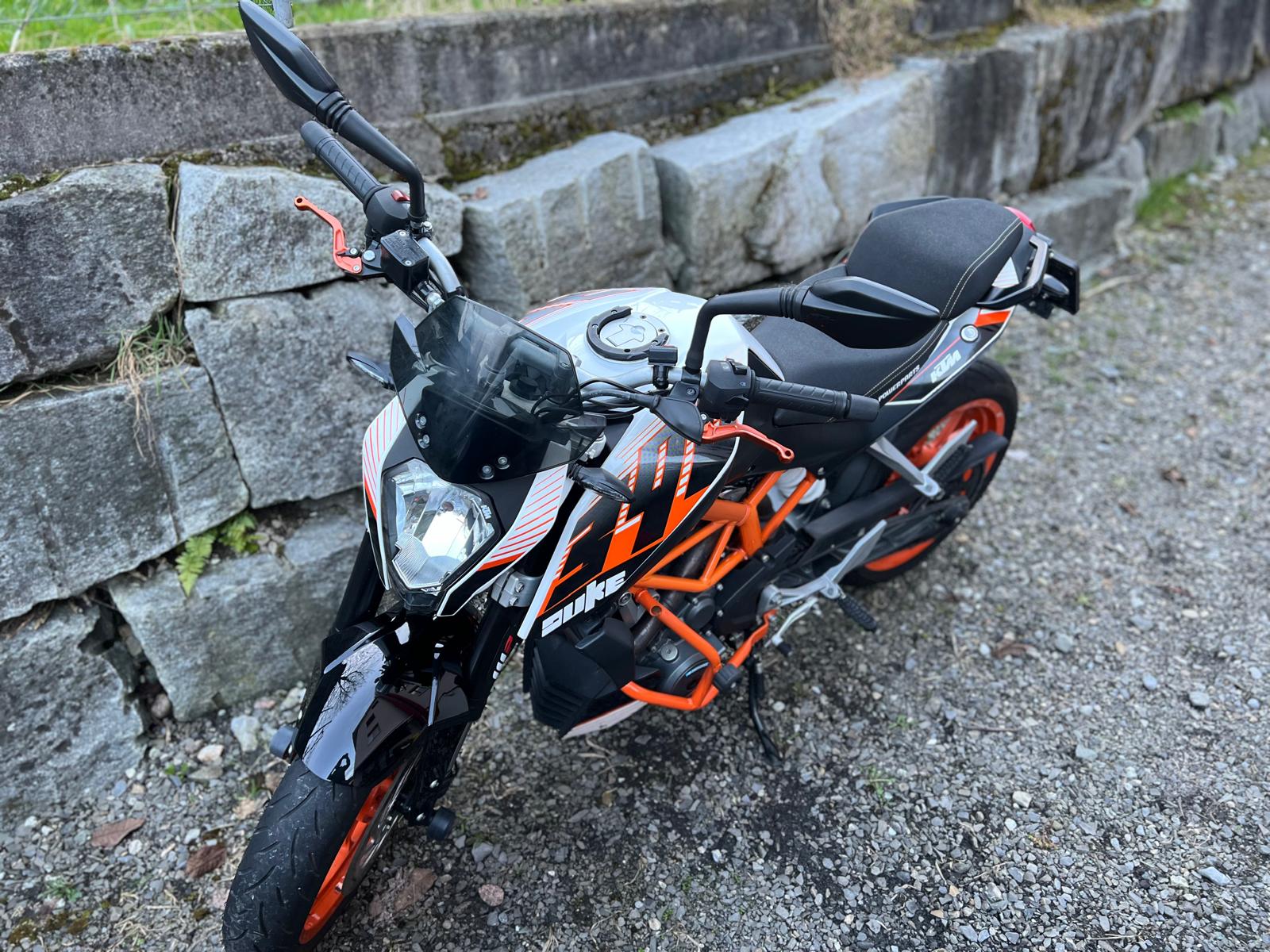 KTM 390 Duke ABS mit Remus Auspuff und beheizten Griffen-image-8