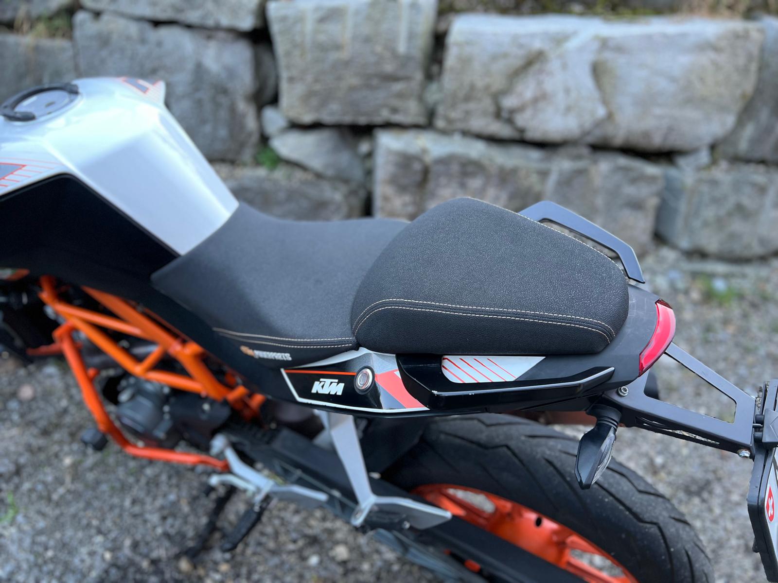 KTM 390 Duke ABS mit Remus Auspuff und beheizten Griffen-image-1