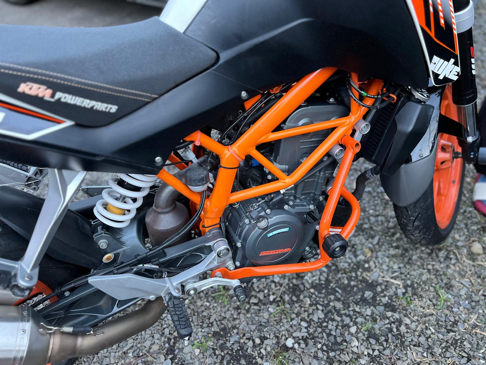 KTM 390 Duke ABS mit Remus Auspuff und beheizten Griffen-image-5