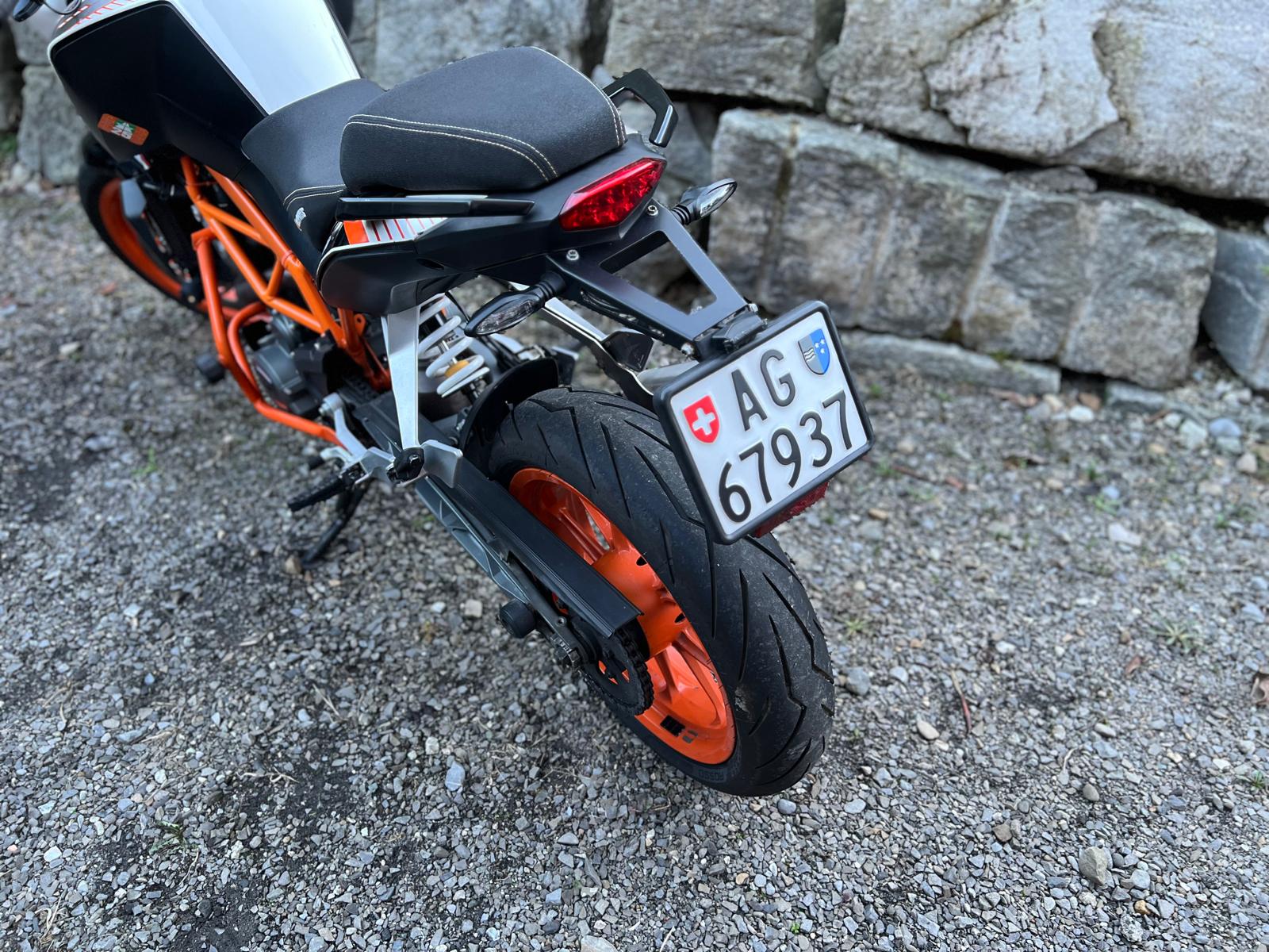 KTM 390 Duke ABS mit Remus Auspuff und beheizten Griffen-image-9