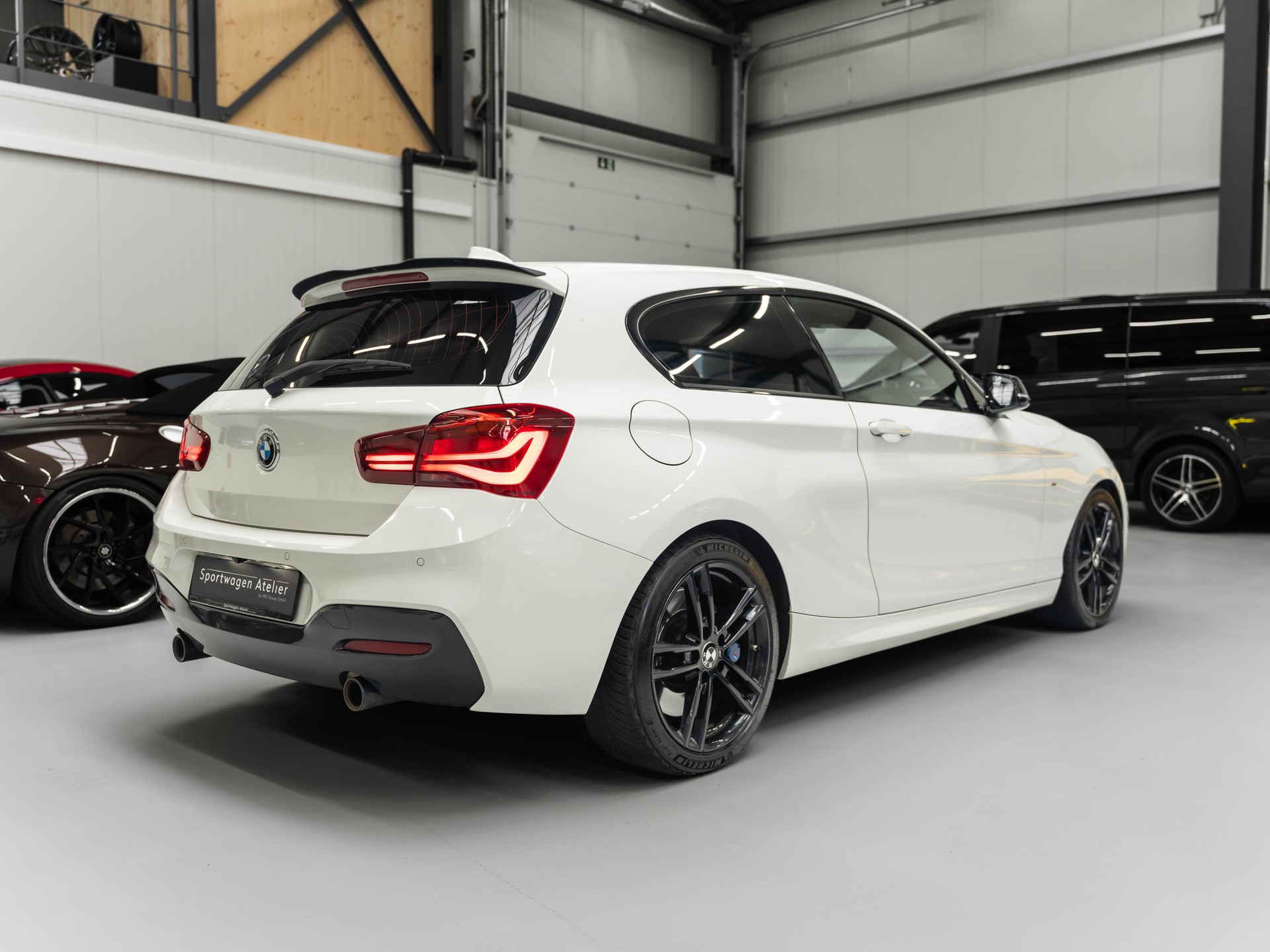 BMW M140i xDrive Steptronic-showroom-element-3