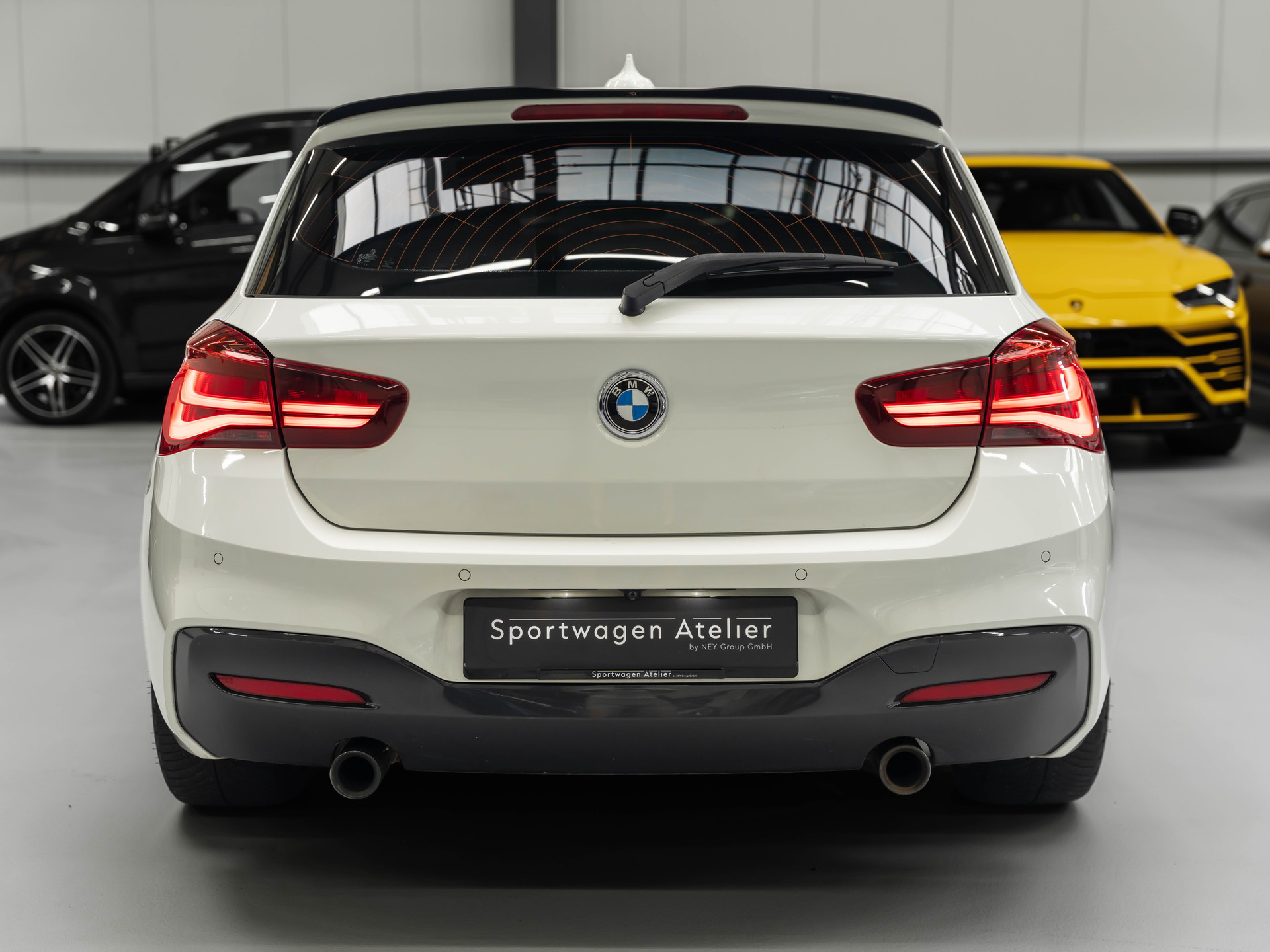 BMW M140i xDrive Steptronic-showroom-element-2