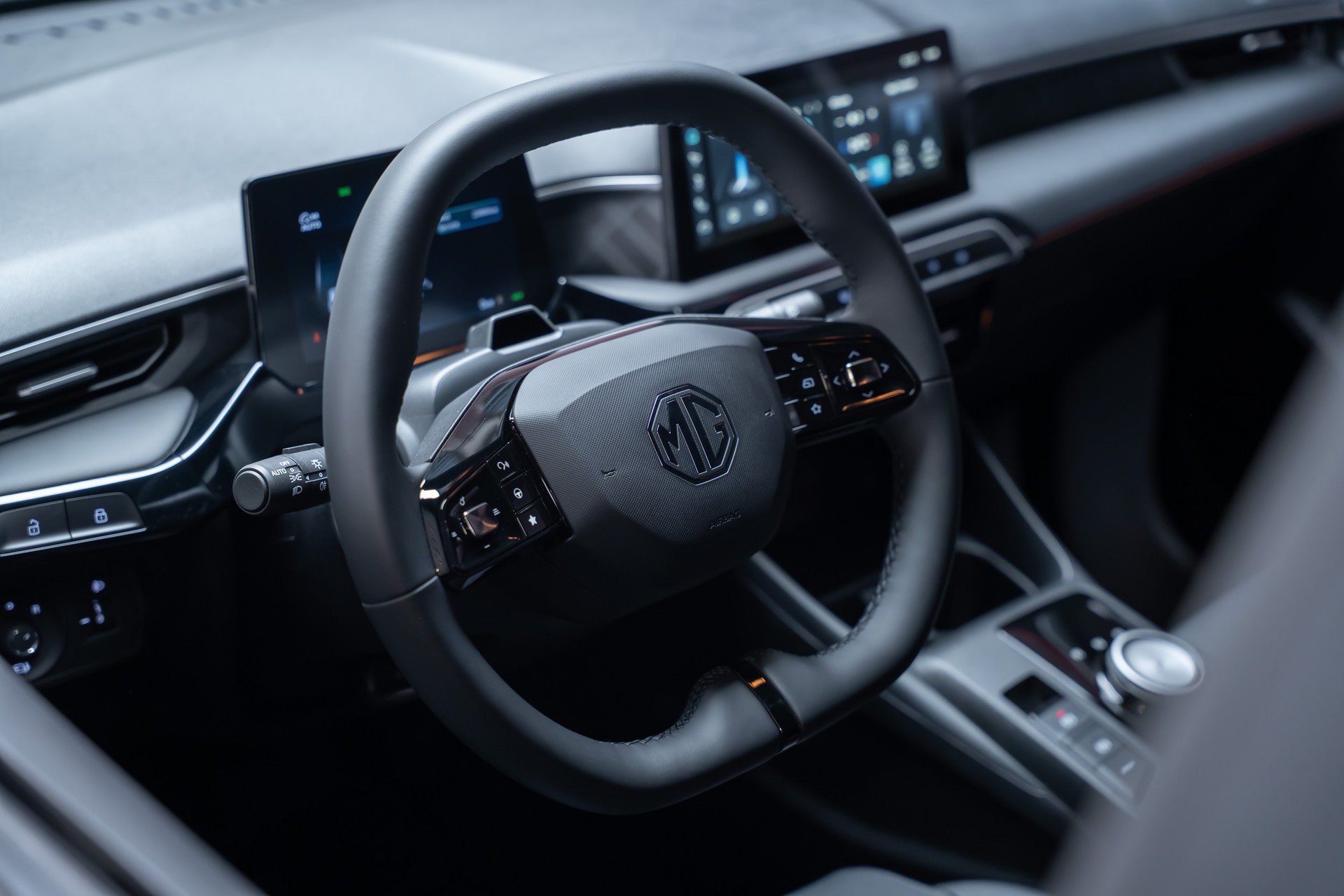 MG 3 1.5 Hybrid Luxury / 360°Kamera / Sitzheizung / Teilleder-image-12