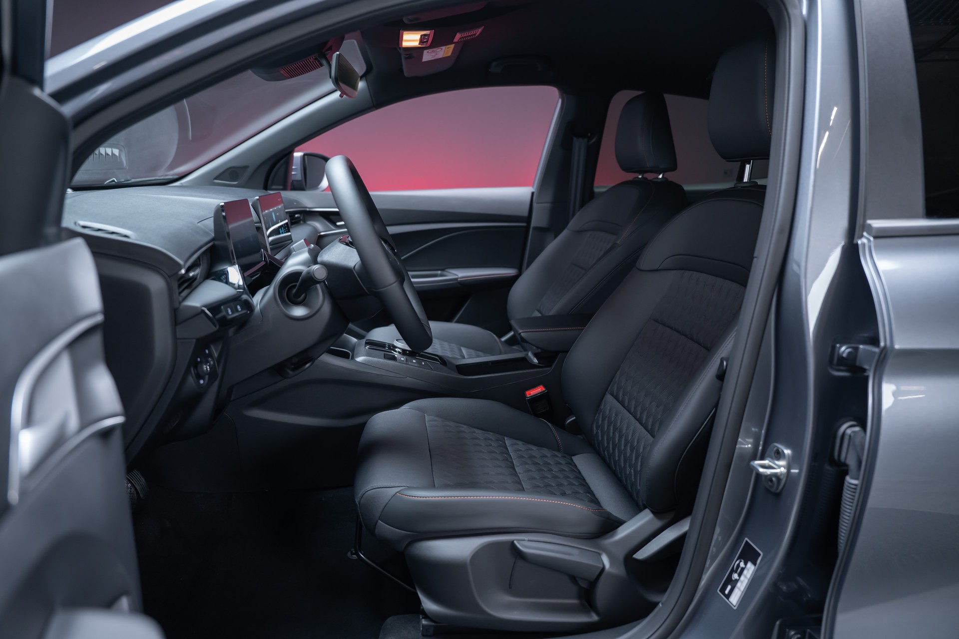MG 3 1.5 Hybrid Luxury / 360°Kamera / Sitzheizung / Teilleder-image-10