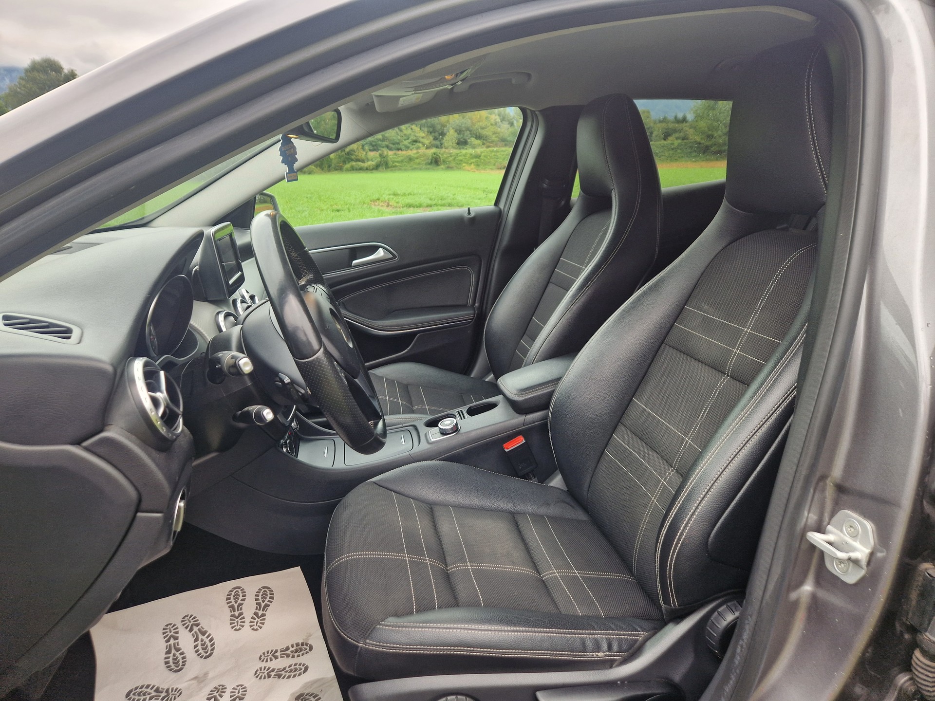 MERCEDES-BENZ GLA 200 CDI 7G-DCT-image-9