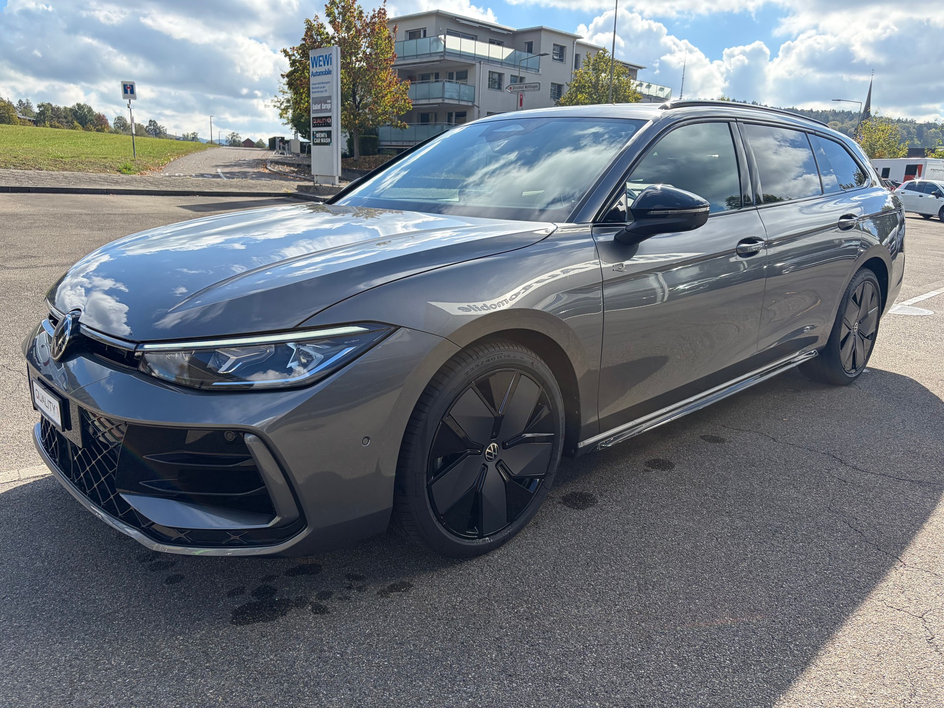 VW Passat Variant 2.0 TSI R-Line 4 Motion DSG-image-4