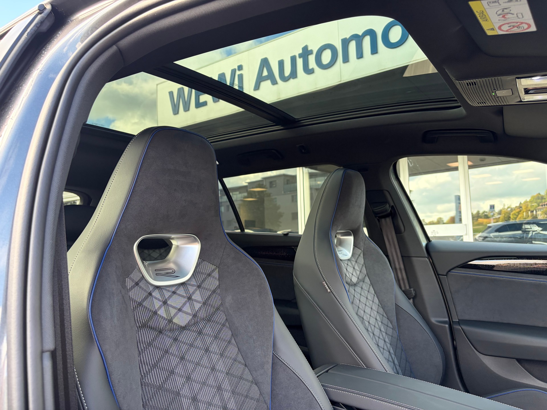 VW Passat Variant 2.0 TSI R-Line 4 Motion DSG-image-29